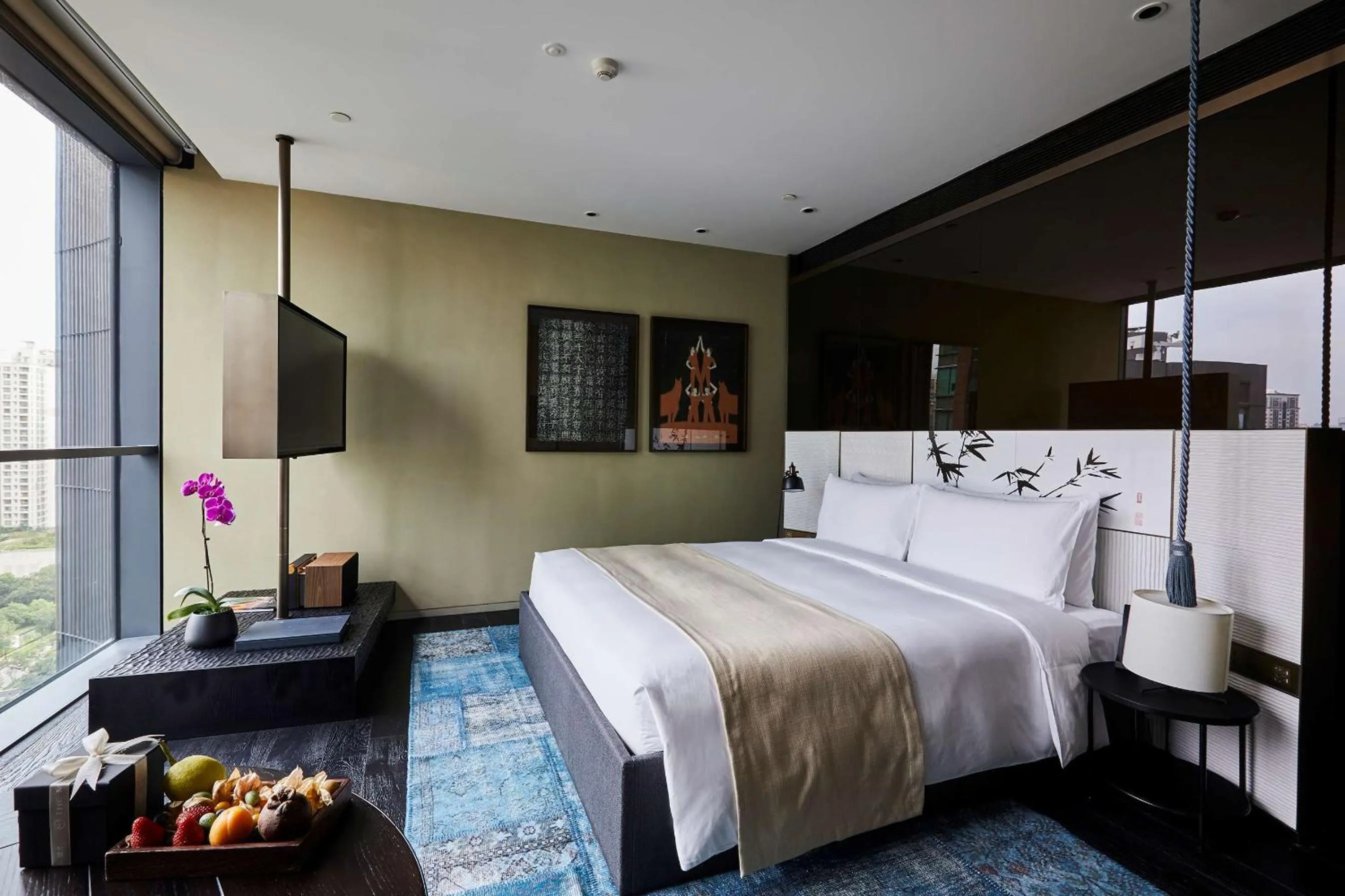 Photo of the whole room, Bed in Upper House Shanghai - Former The Middle House