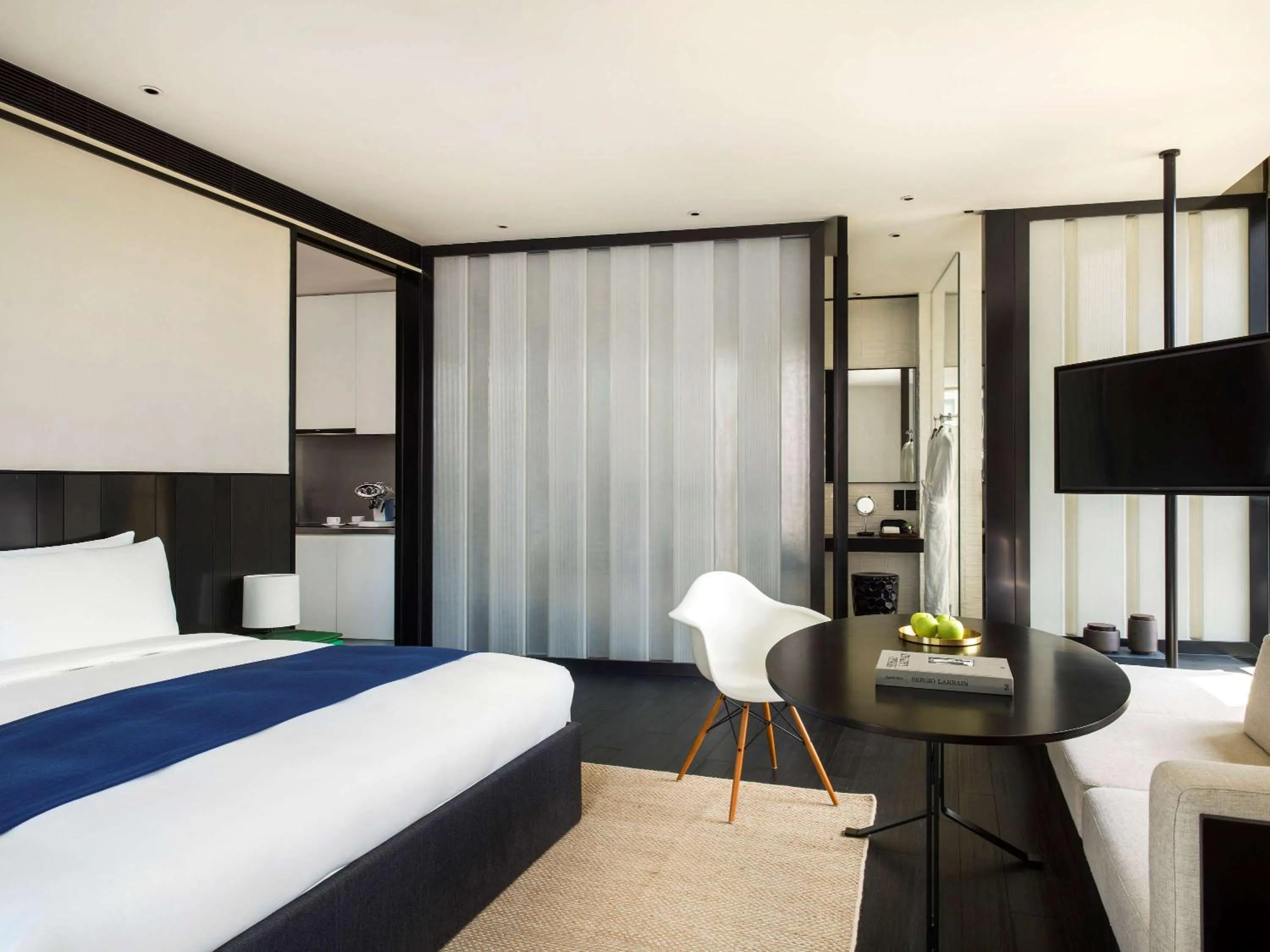 Photo of the whole room, Bed in Upper House Shanghai - Former The Middle House