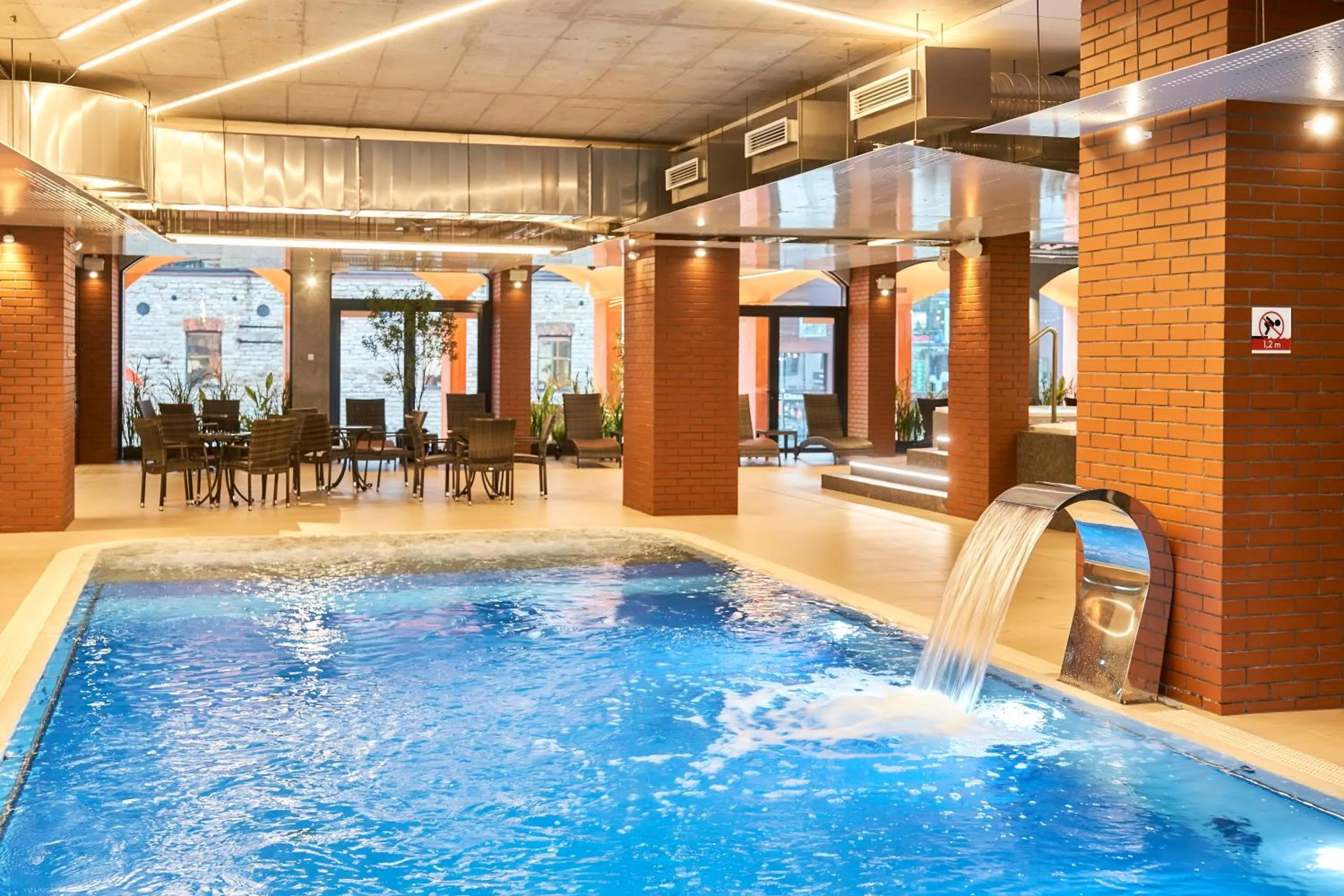 Swimming pool in Metropol Spa Hotel