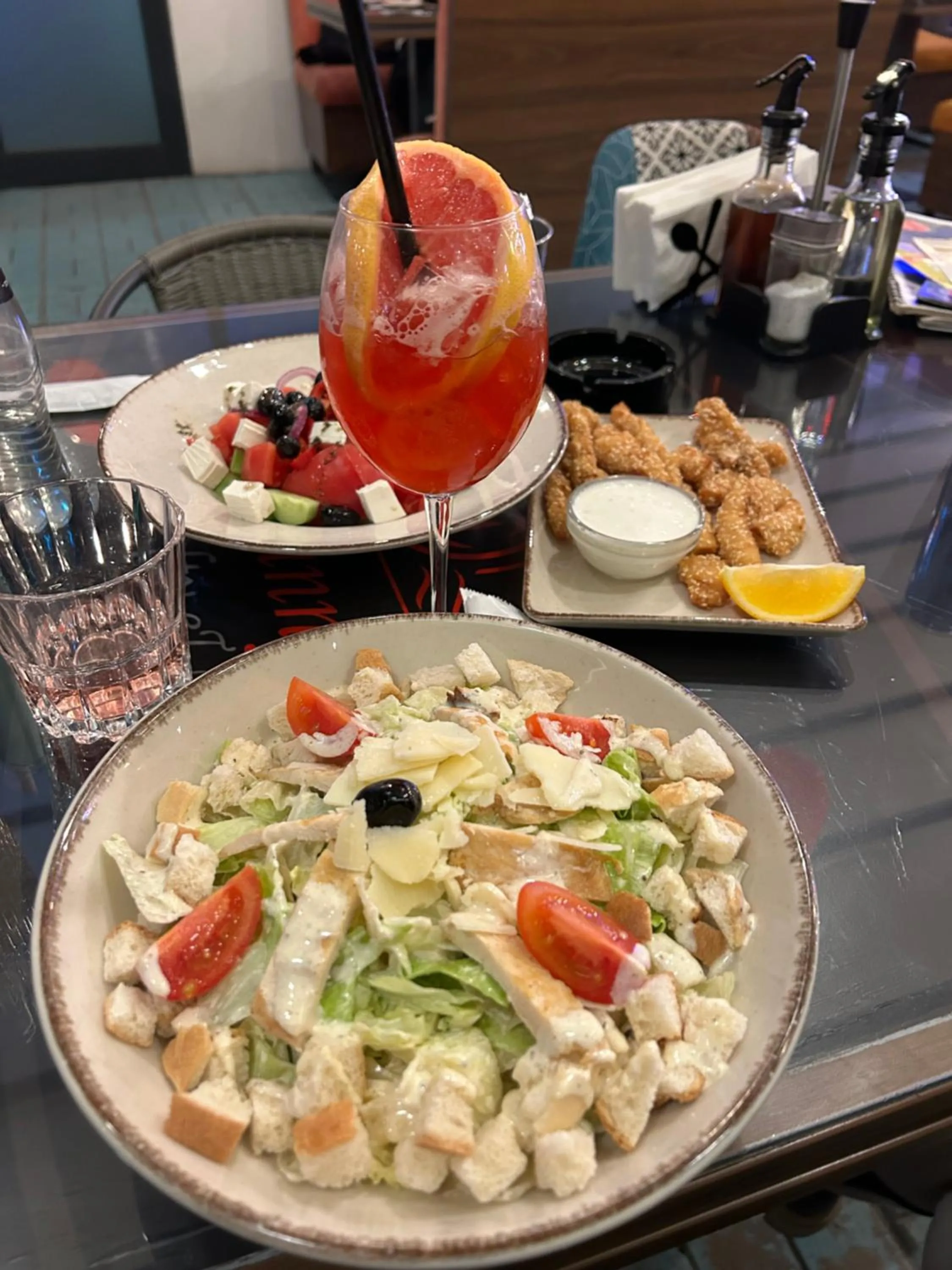 Restaurant/places to eat in Hotel Elit