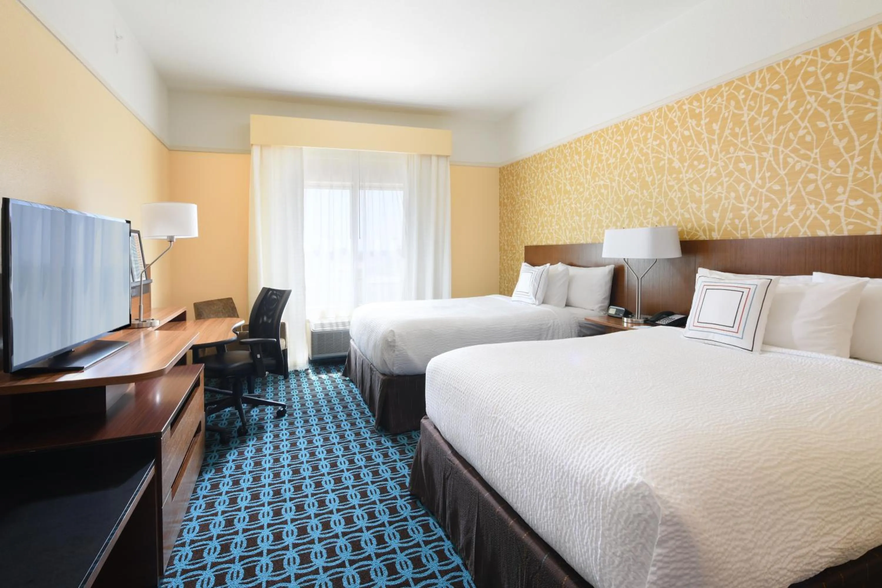 Bed in Fairfield Inn & Suites by Marriott Fort Worth South/Burleson