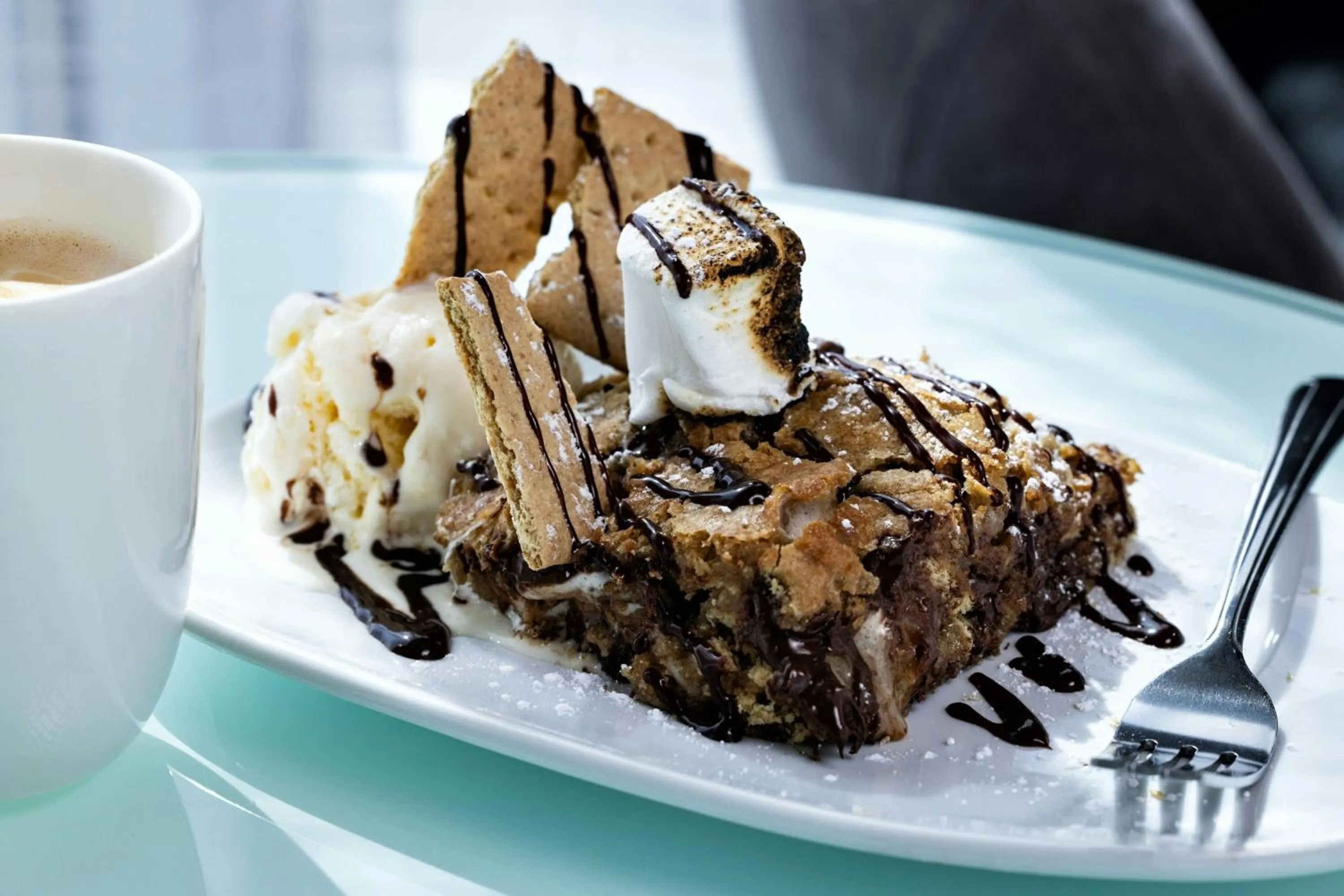 Lounge or bar in AC Hotel by Marriott Minneapolis West End