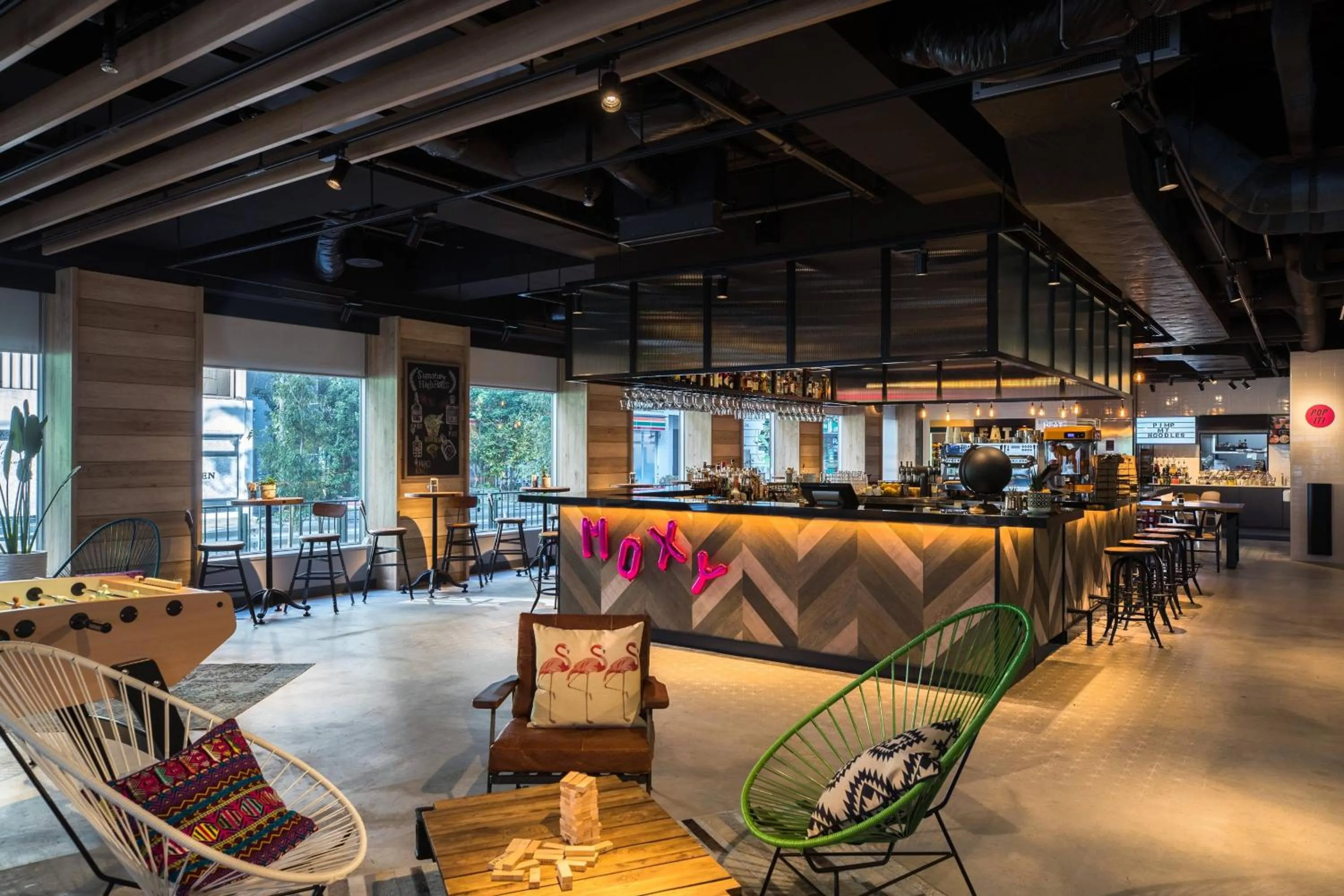 Lounge or bar in MOXY Tokyo Kinshicho