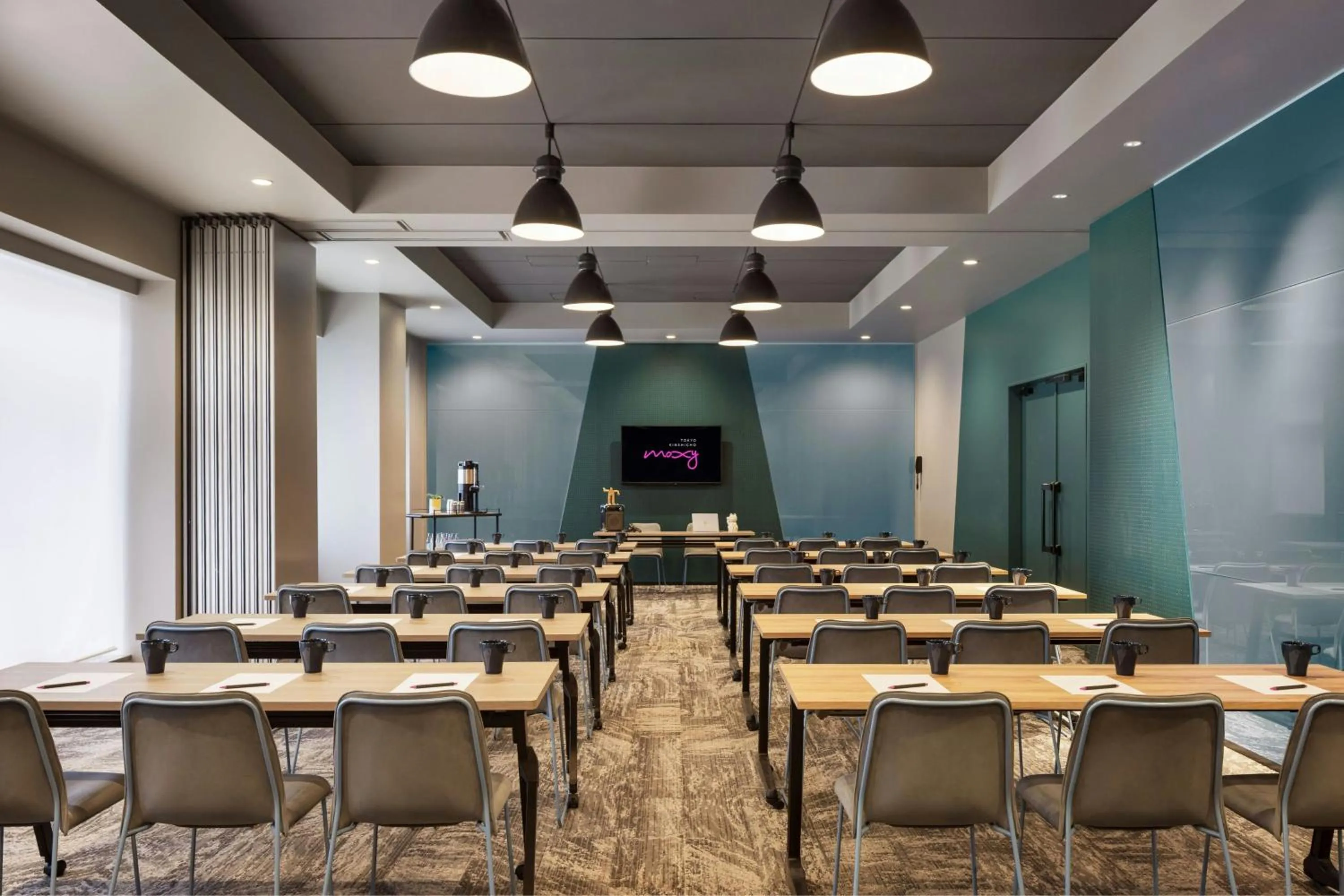 Lounge or bar in MOXY Tokyo Kinshicho