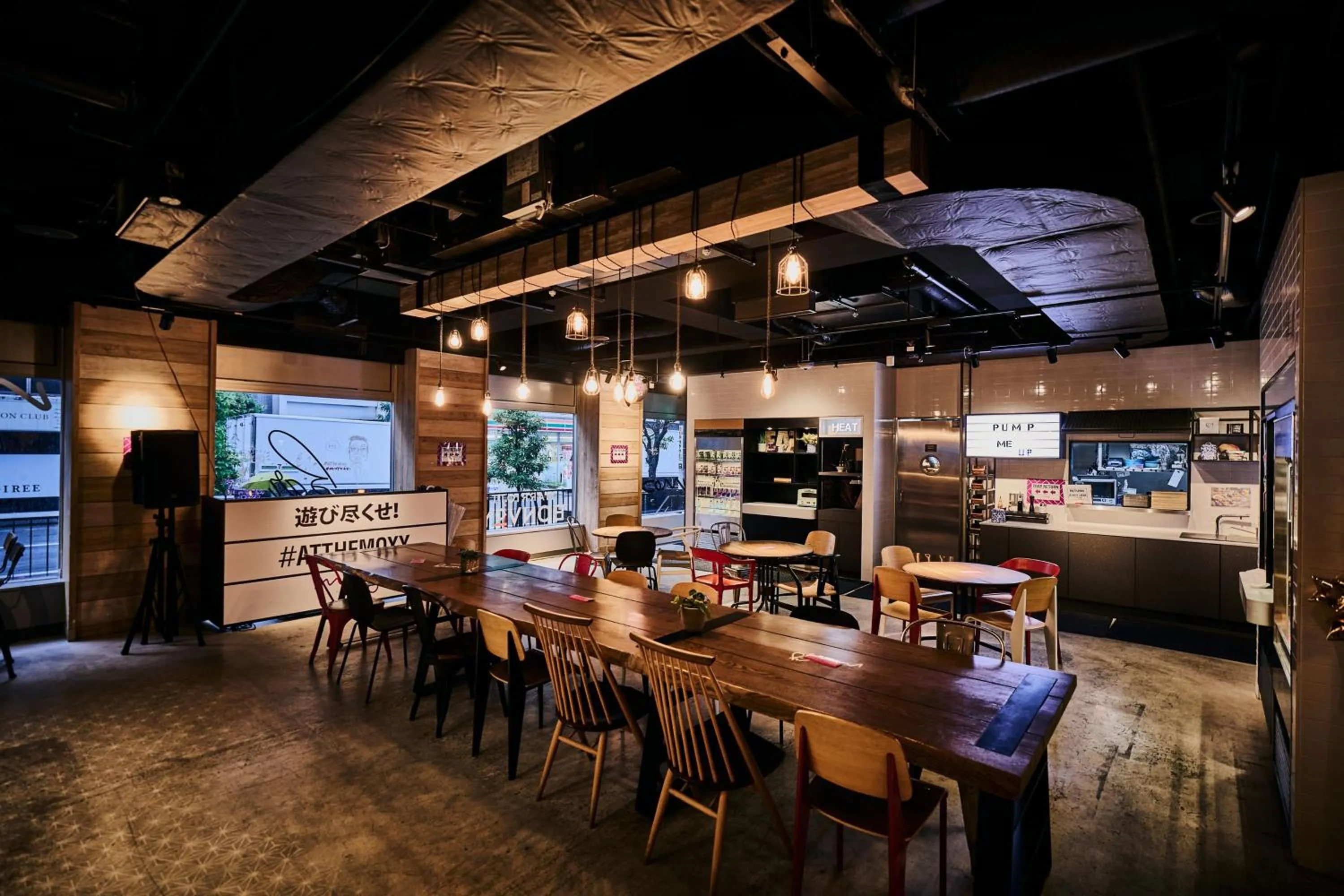 Lounge or bar in MOXY Tokyo Kinshicho