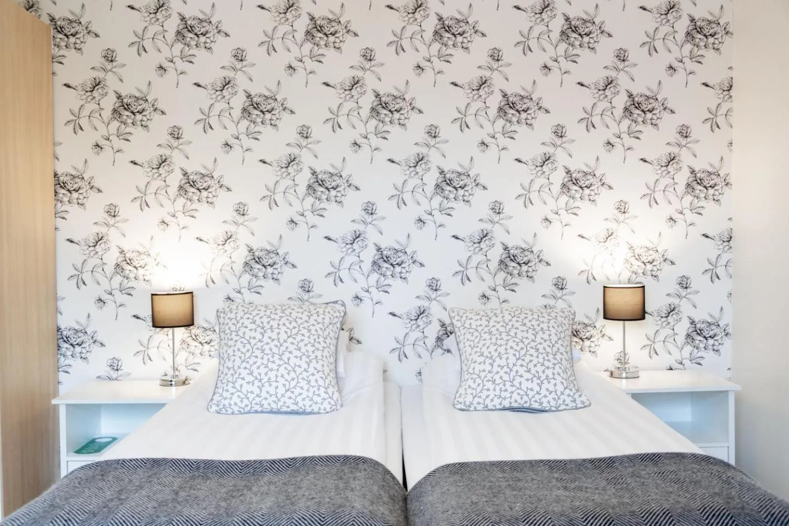 Bed in EttSmart Hotell