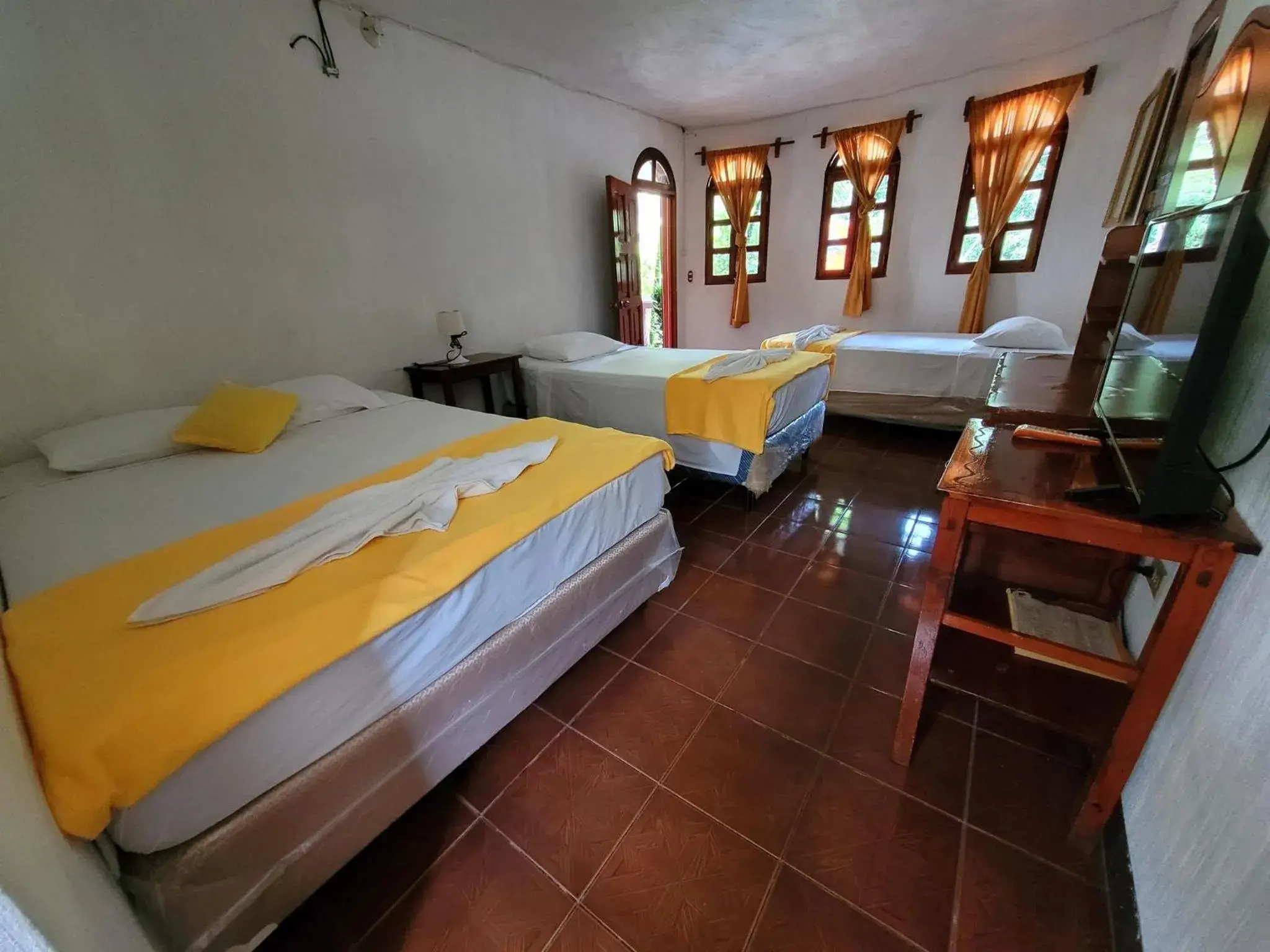Triple Room in Hotel y Restaurante La Cabaña el Viajero Triple Room in Hotel y Restaurante La Cabaña el Viajero