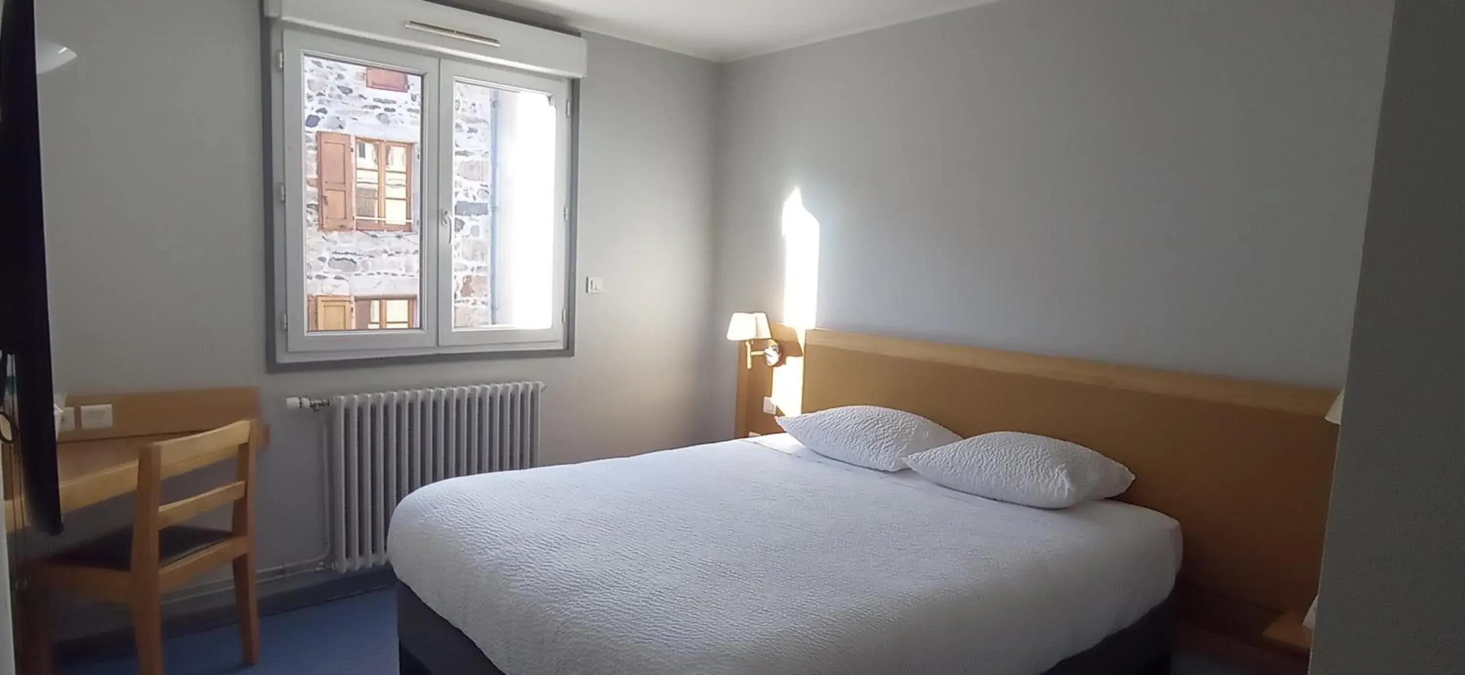 Superior Double Room in Logis Hotel Restaurant Le Cygne Superior Double Room in Logis Hotel Restaurant Le Cygne