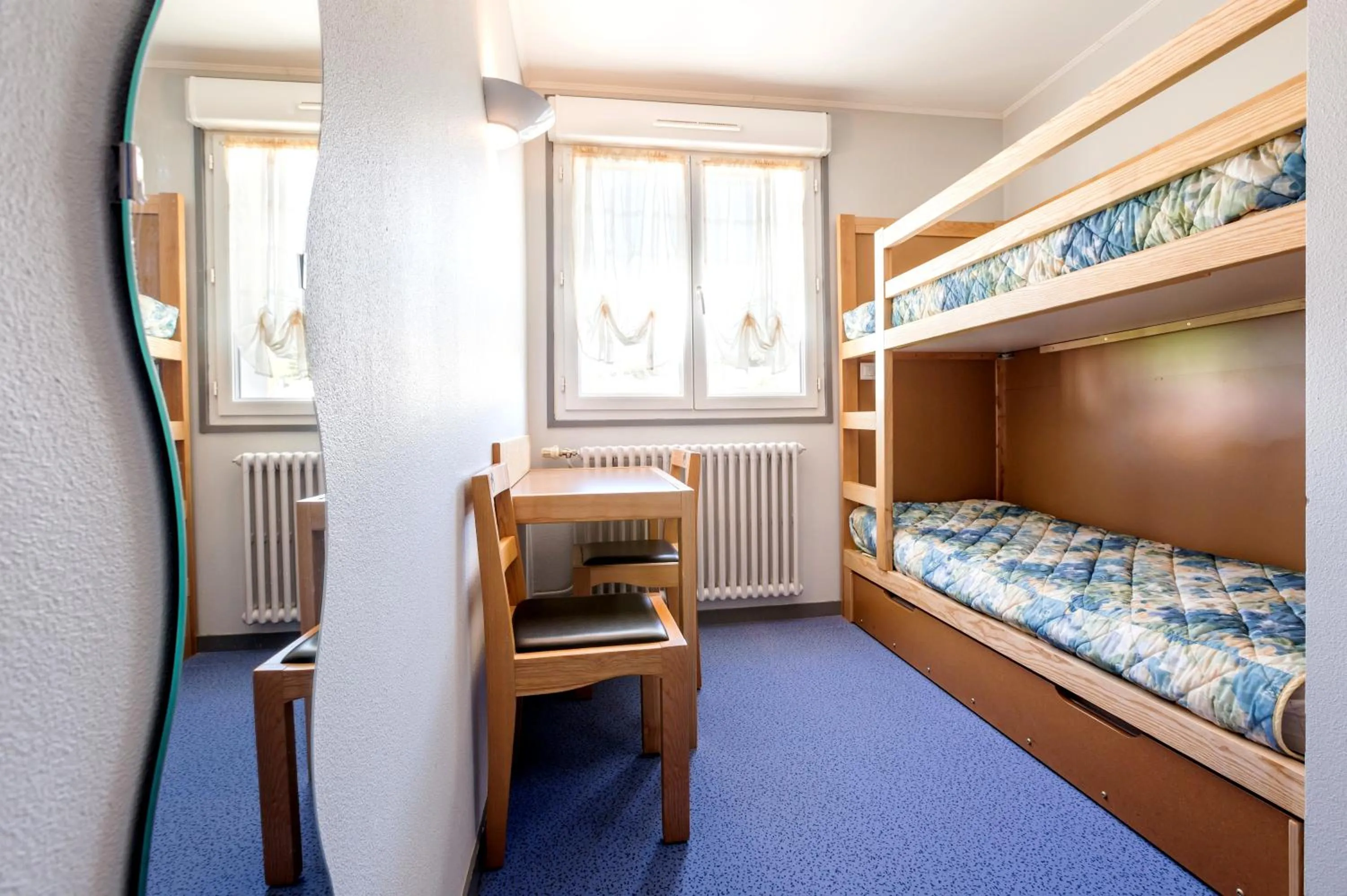 Bed in Logis Hotel Restaurant Le Cygne