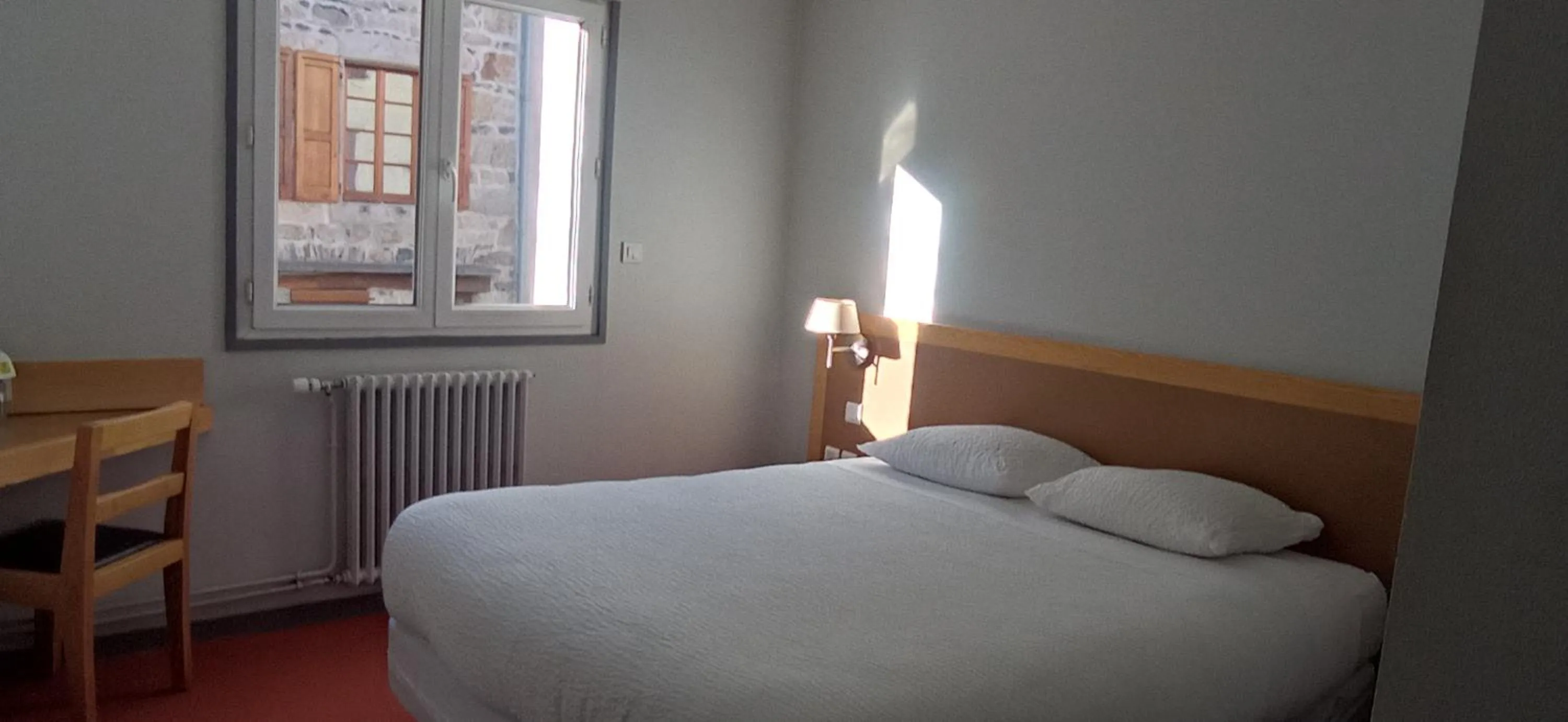 Bed in Logis Hotel Restaurant Le Cygne