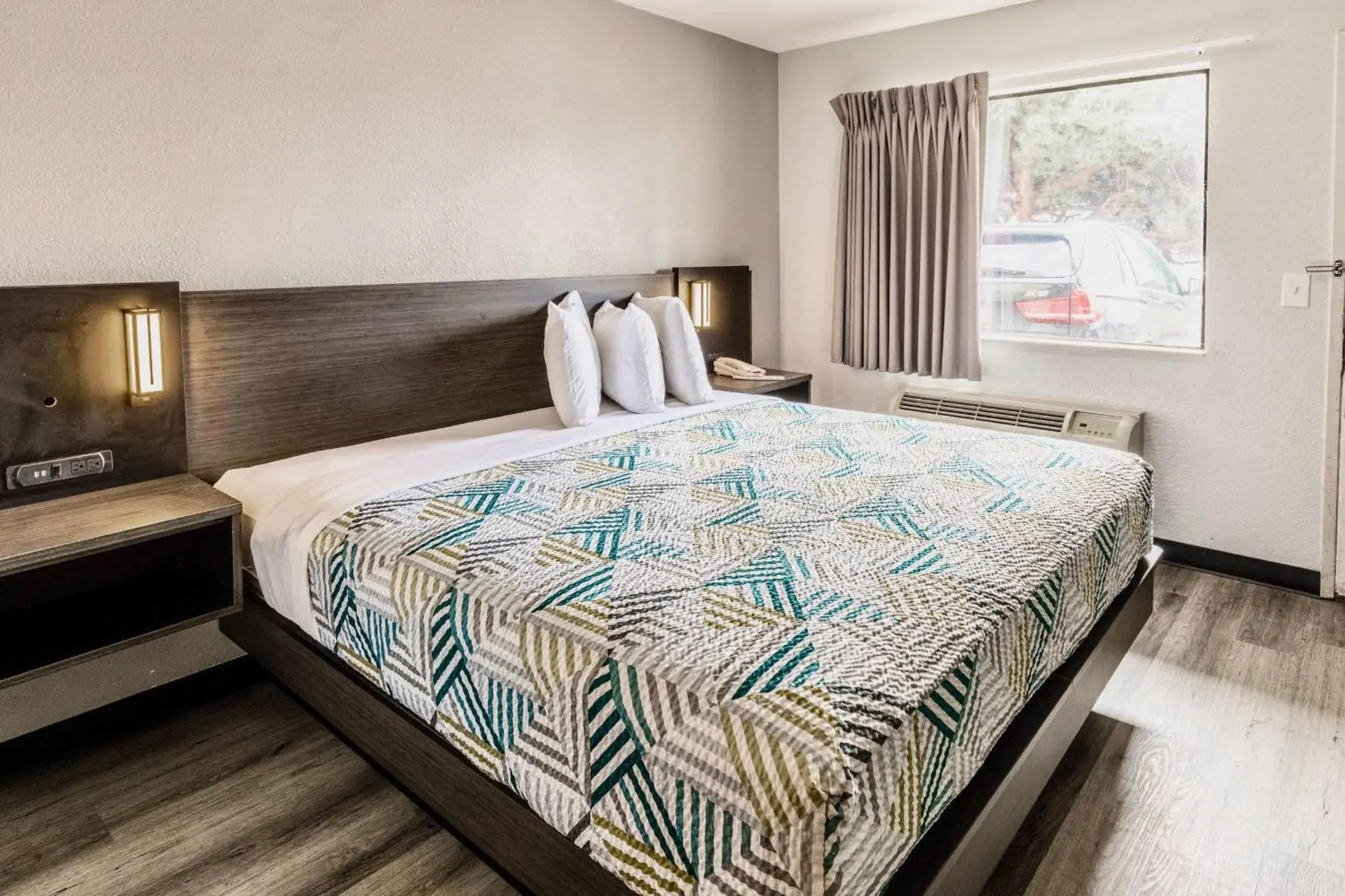 King Room - Disability Access - Smoking in Motel 6-Carlsbad, CA - East Near LEGOLAND King Room - Disability Access - Smoking in Motel 6-Carlsbad, CA - East Near LEGOLAND