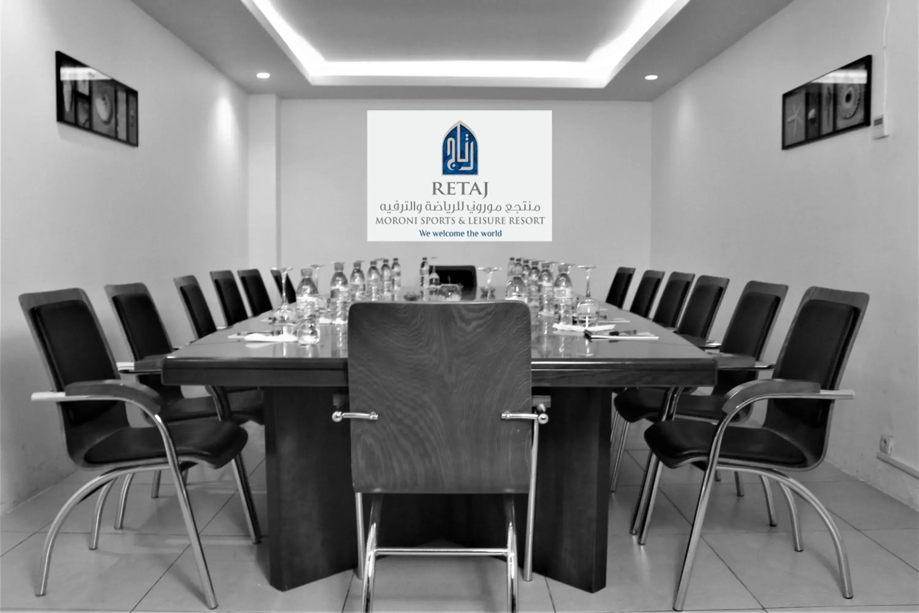 Restaurant/places to eat in Retaj Moroni Restaurant/places to eat in Retaj Moroni