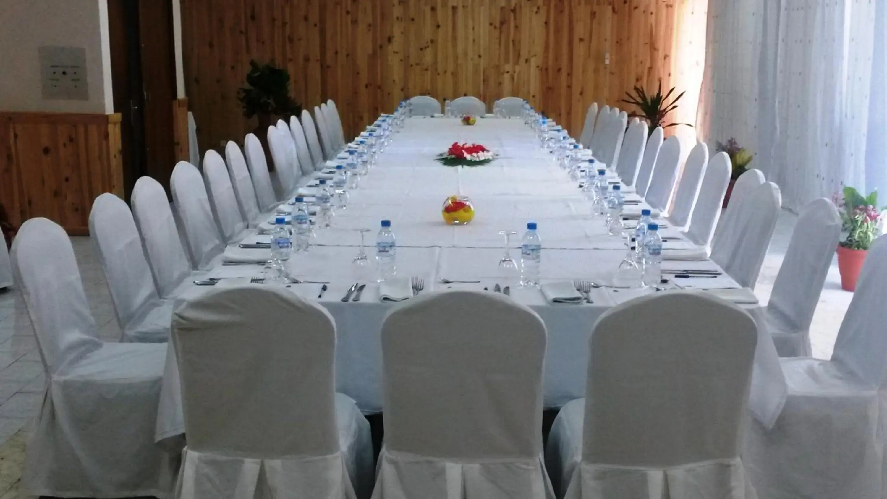 Food and drinks in Retaj Moroni Food and drinks in Retaj Moroni