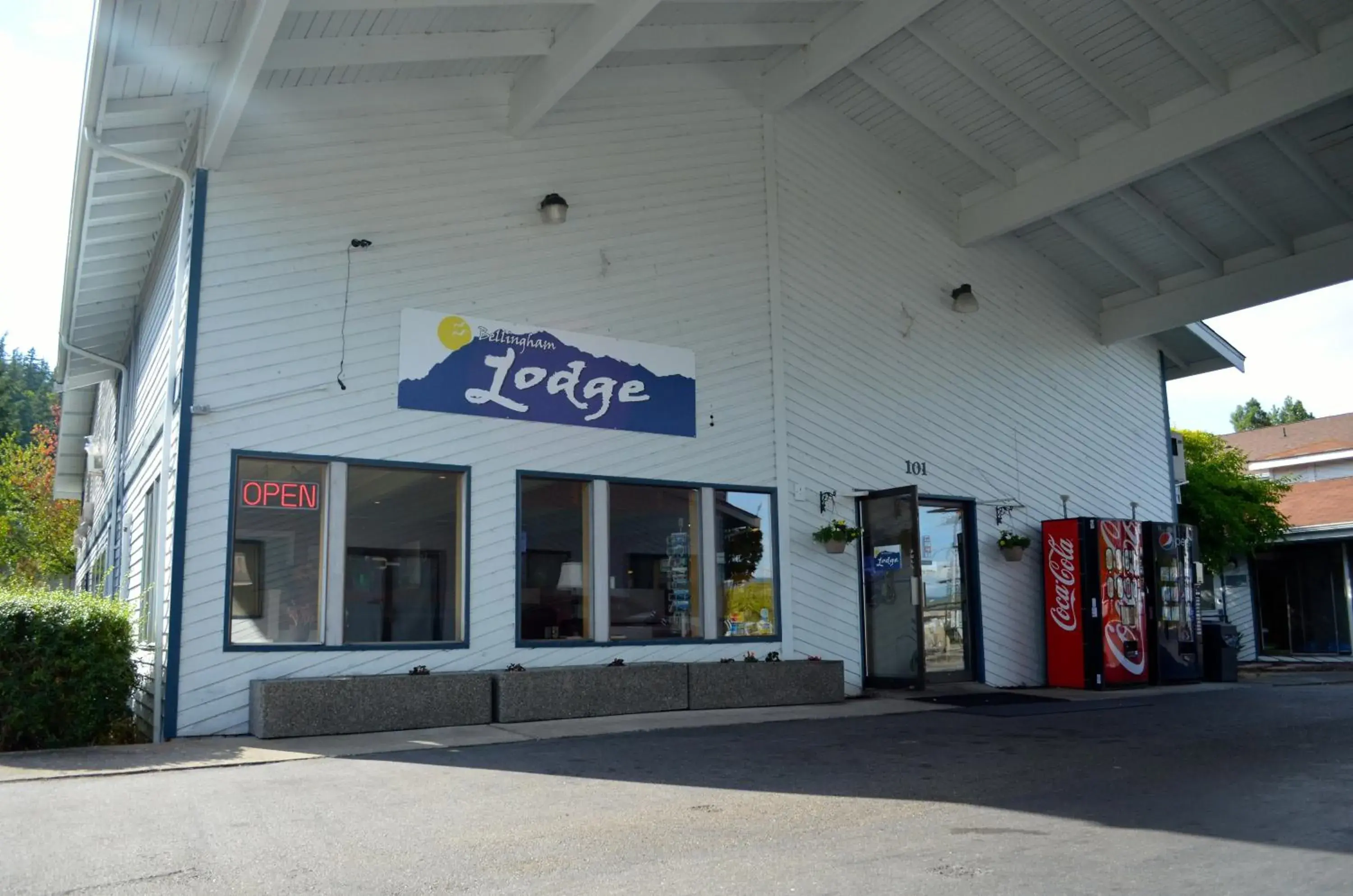 Facade/entrance in Bellingham Lodge Facade/entrance in Bellingham Lodge