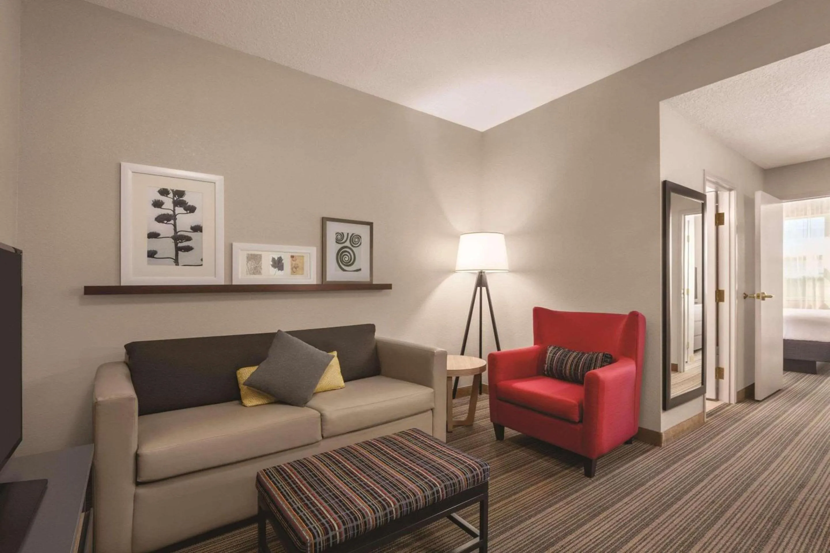 Seating area in Country Inn & Suites by Radisson, Bradenton-Lakewood-Ranch, FL