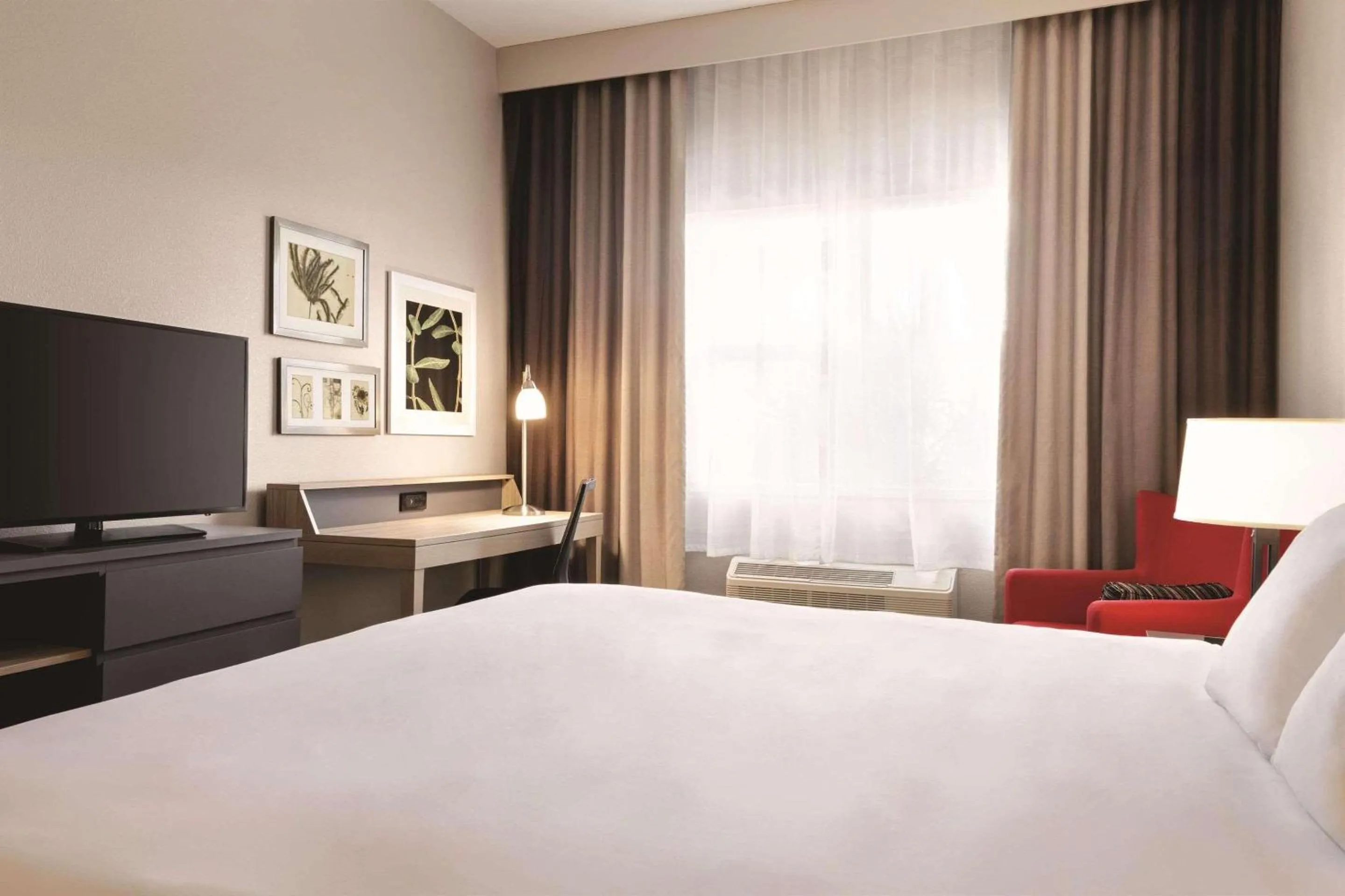 Bedroom, Bed in Country Inn & Suites by Radisson, Bradenton-Lakewood-Ranch, FL