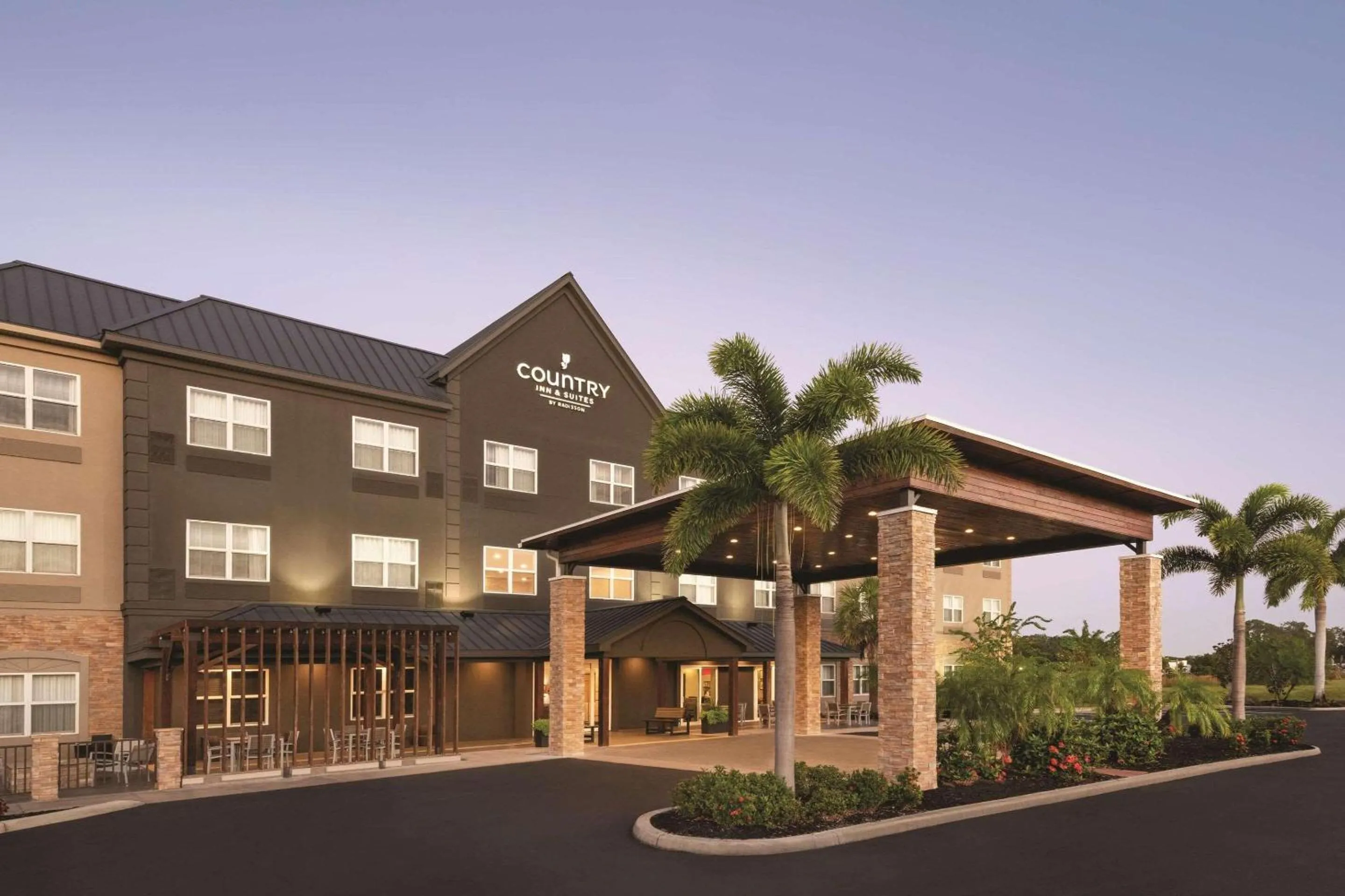 Property building in Country Inn & Suites by Radisson, Bradenton-Lakewood-Ranch, FL