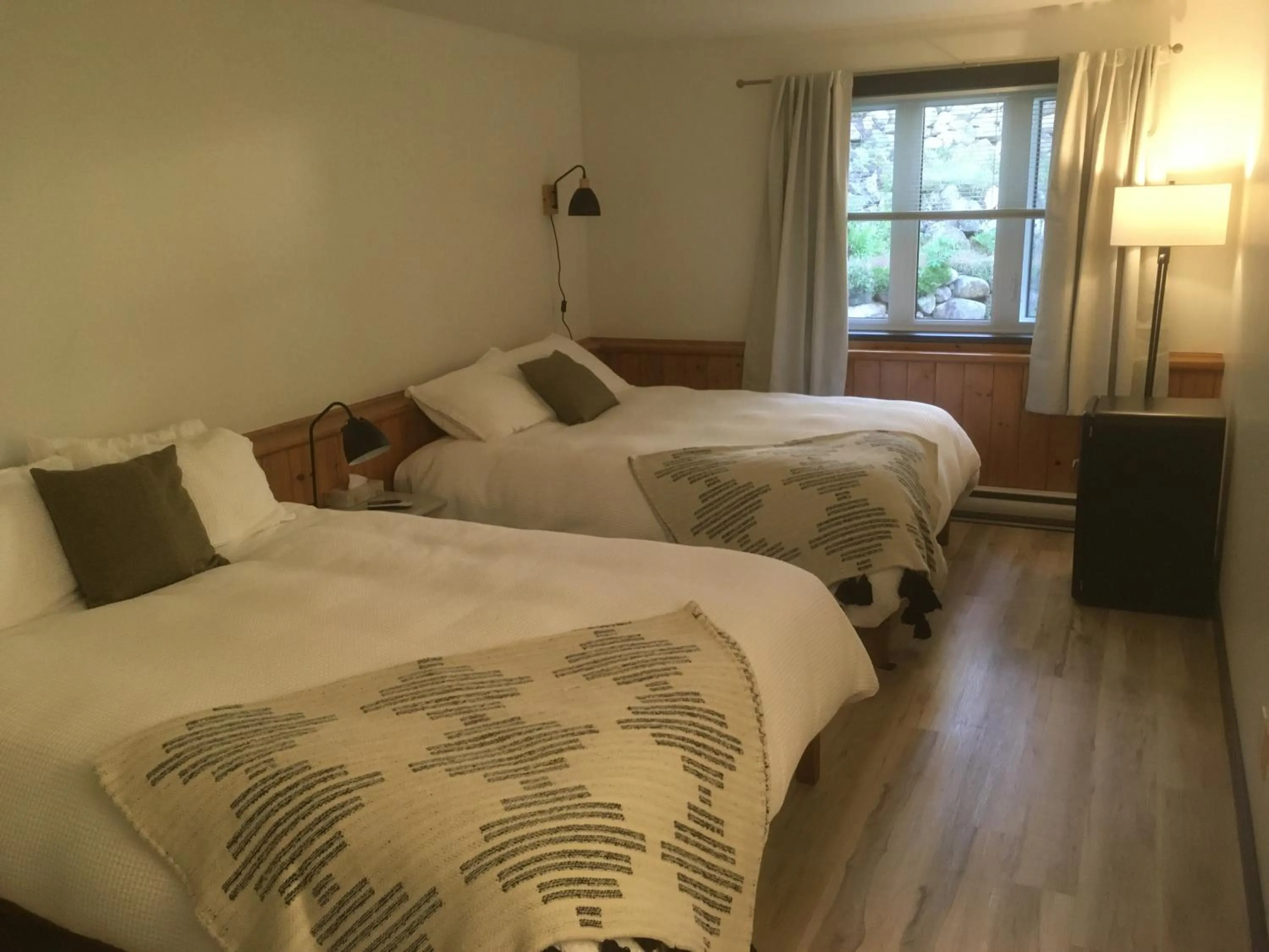 Standard Queen Room with Two Queen Beds - single occupancy in Le Relais des Hautes Gorges
