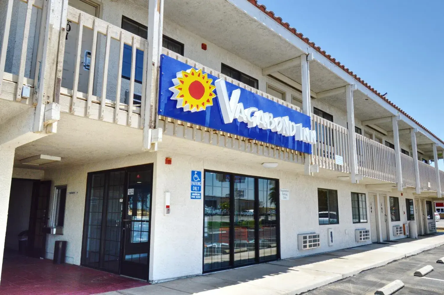 Facade/entrance in Vagabond Inn Buttonwillow North I-5 Facade/entrance in Vagabond Inn Buttonwillow North I-5