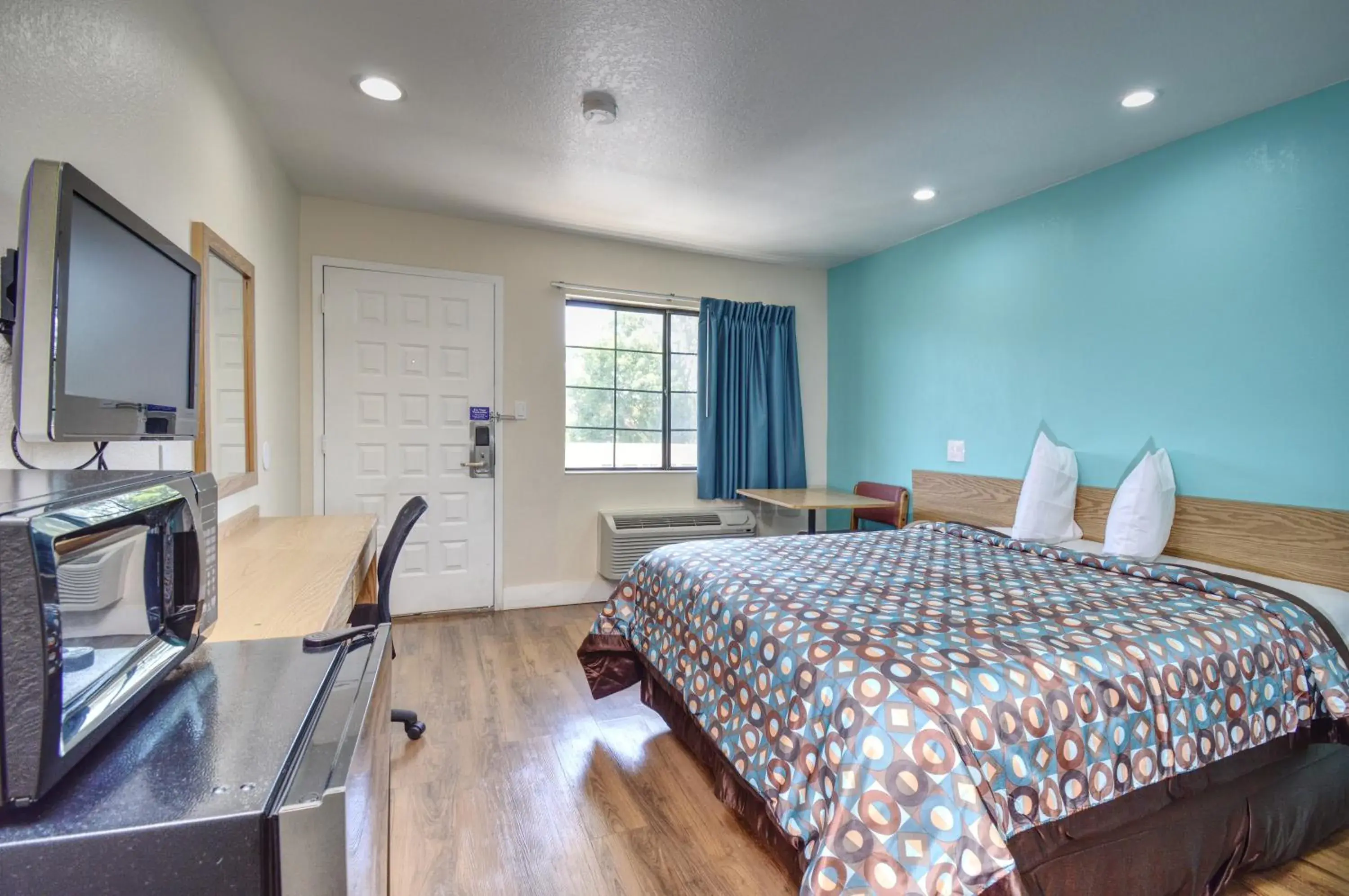 Standard Queen Room in Vagabond Inn Buttonwillow North I-5 Standard Queen Room in Vagabond Inn Buttonwillow North I-5