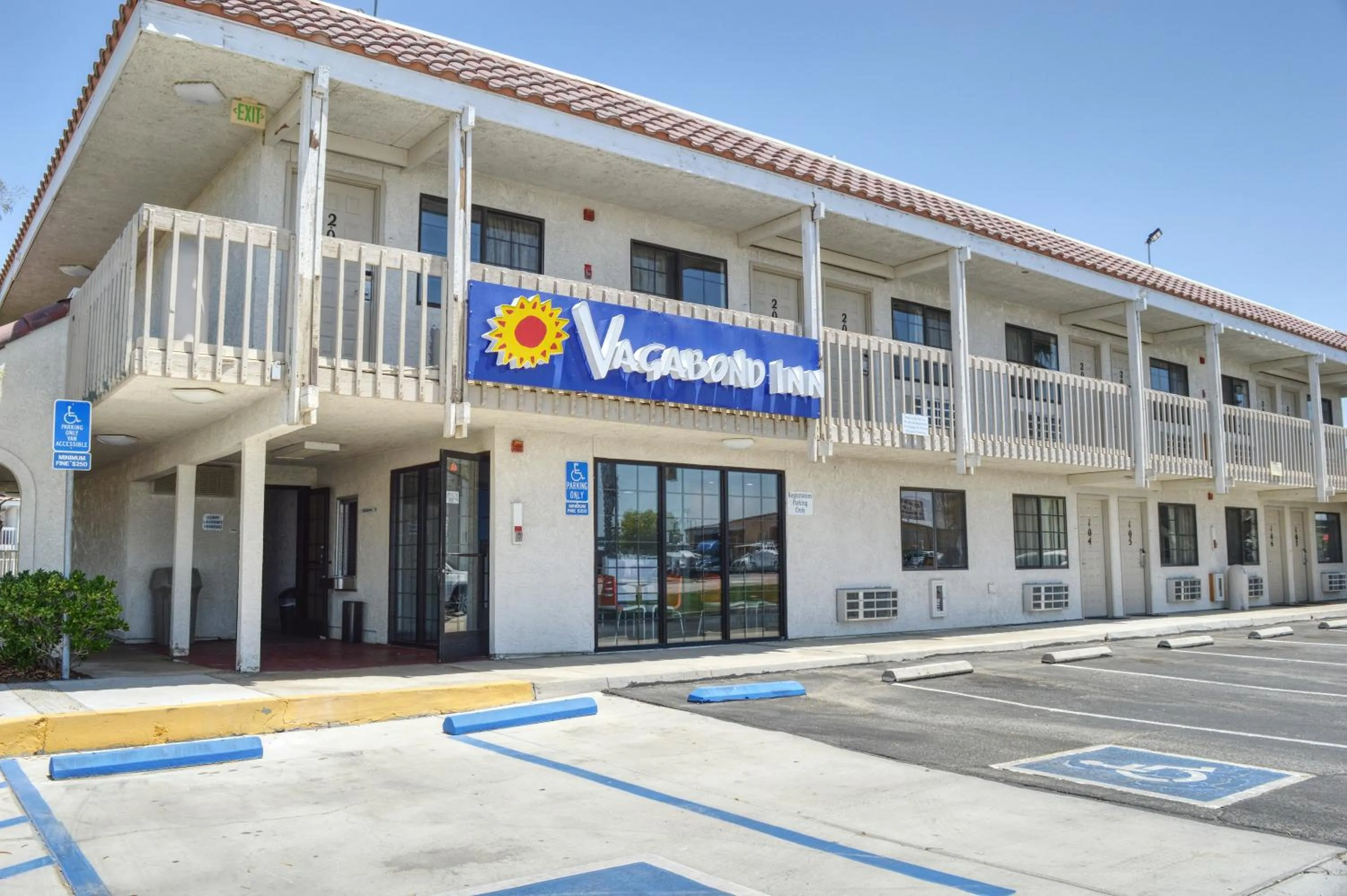 Property building in Vagabond Inn Buttonwillow North I-5