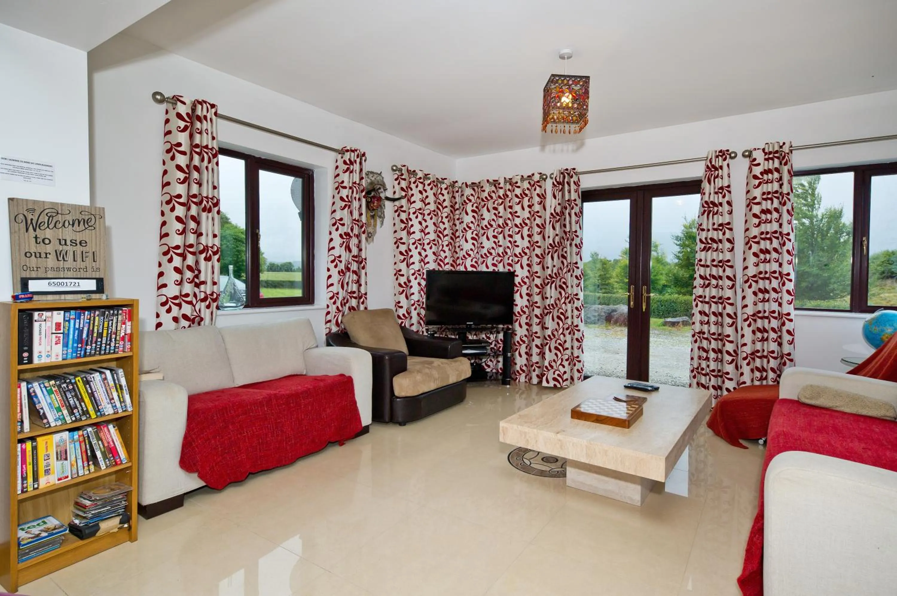 Communal lounge/ TV room in Moorepark West House