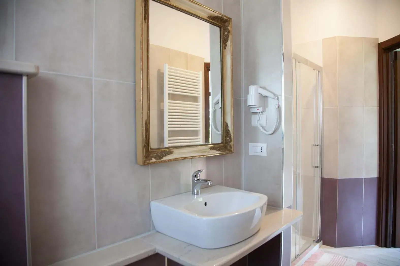 Double or Twin Room with Private Bathroom - single occupancy in Le Peonie Double or Twin Room with Private Bathroom - single occupancy in Le Peonie