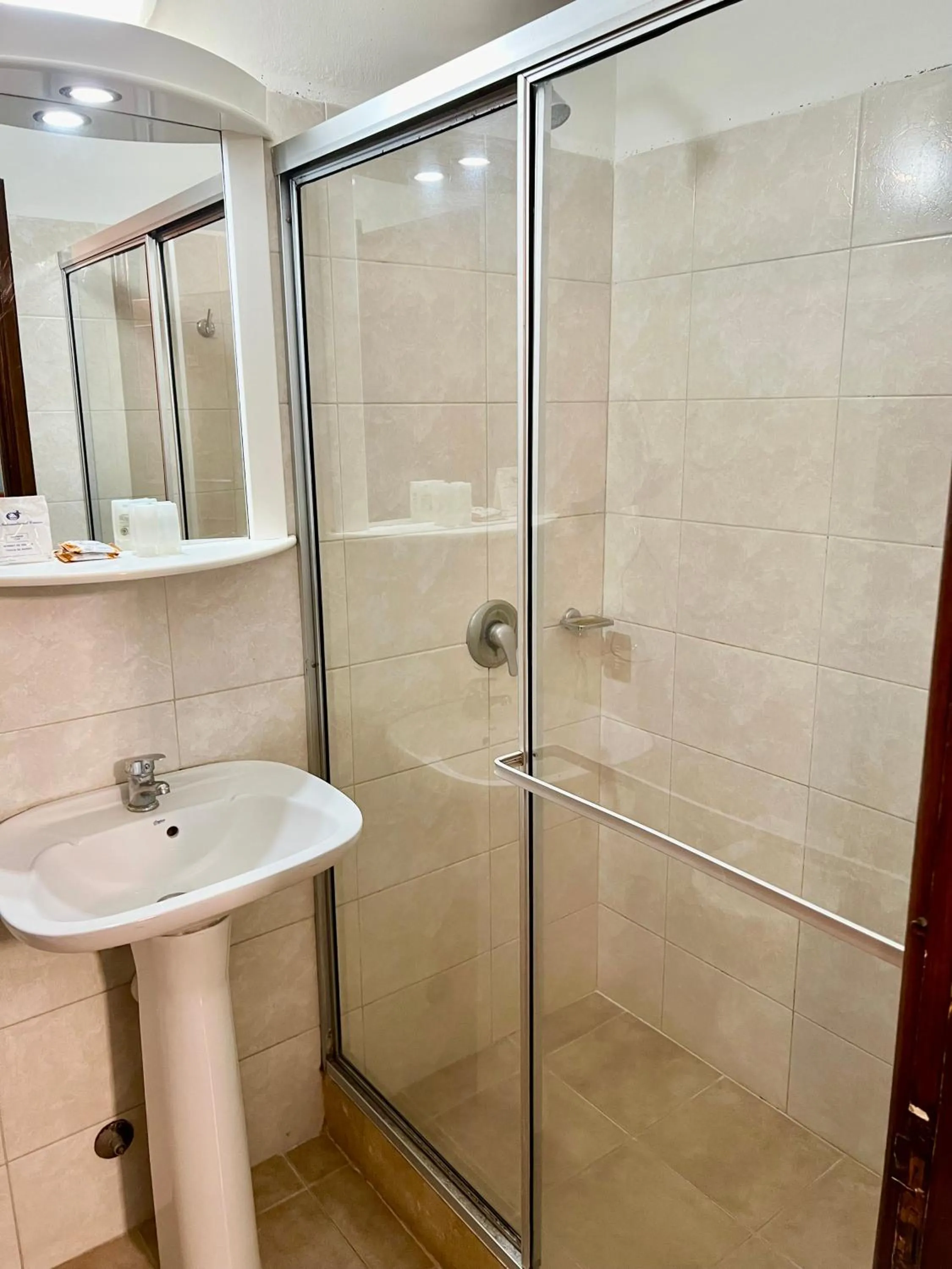 Bathroom in Hotel Concorde