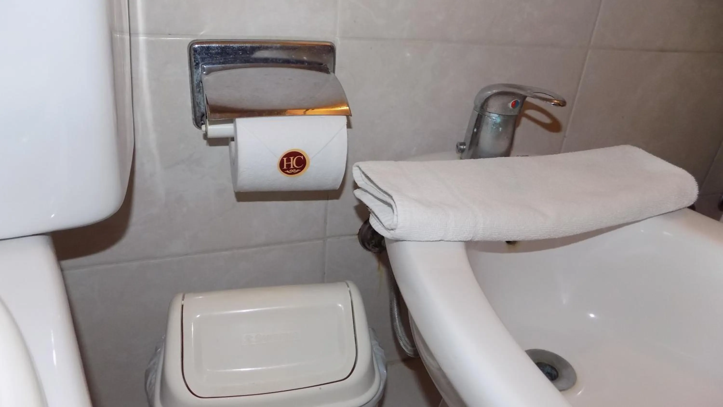 Bathroom in Hotel Concorde