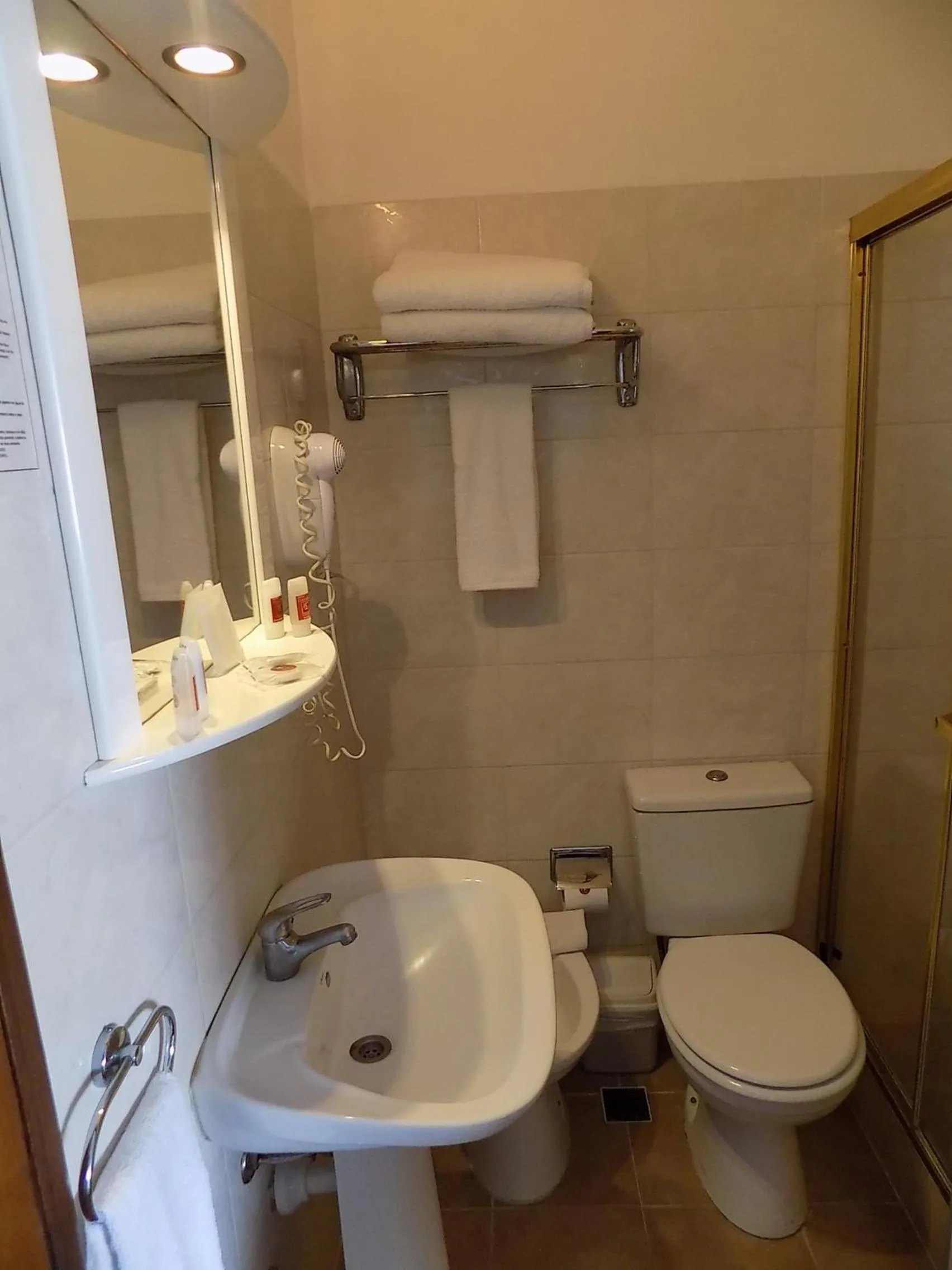 Shower in Hotel Concorde