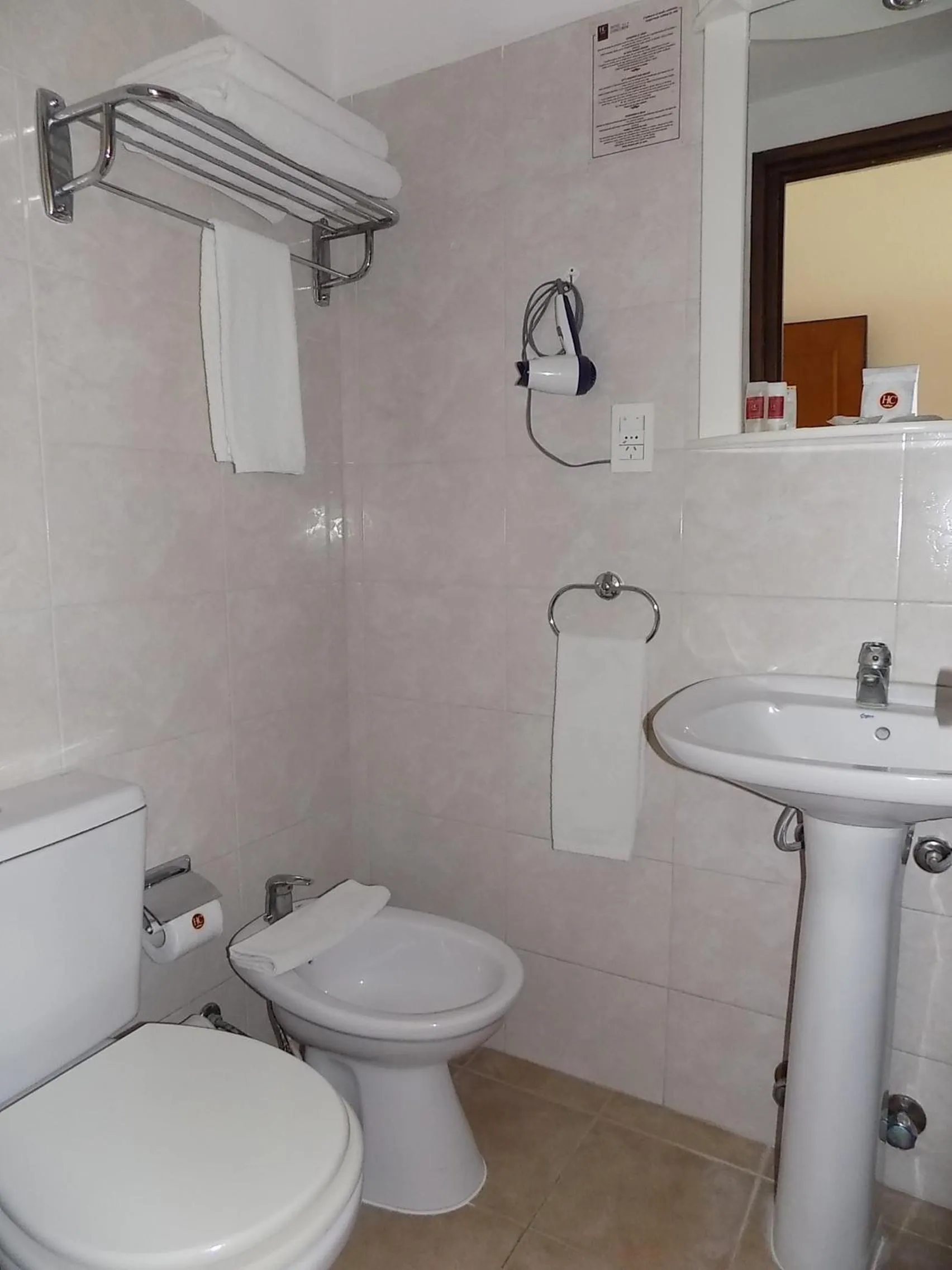 Toilet in Hotel Concorde