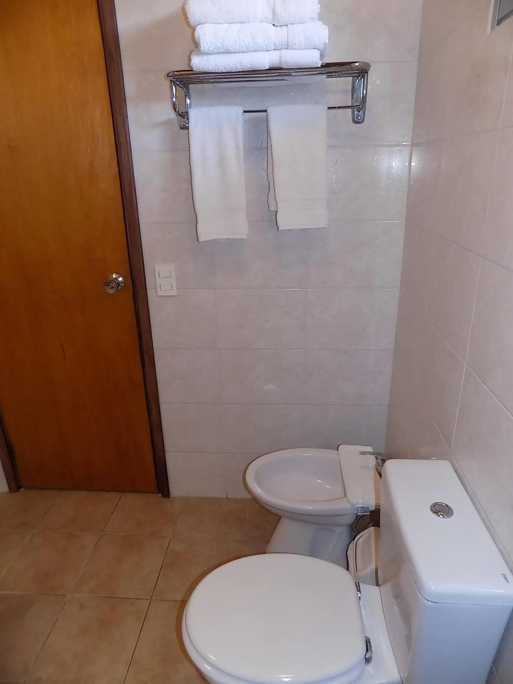 Toilet in Hotel Concorde