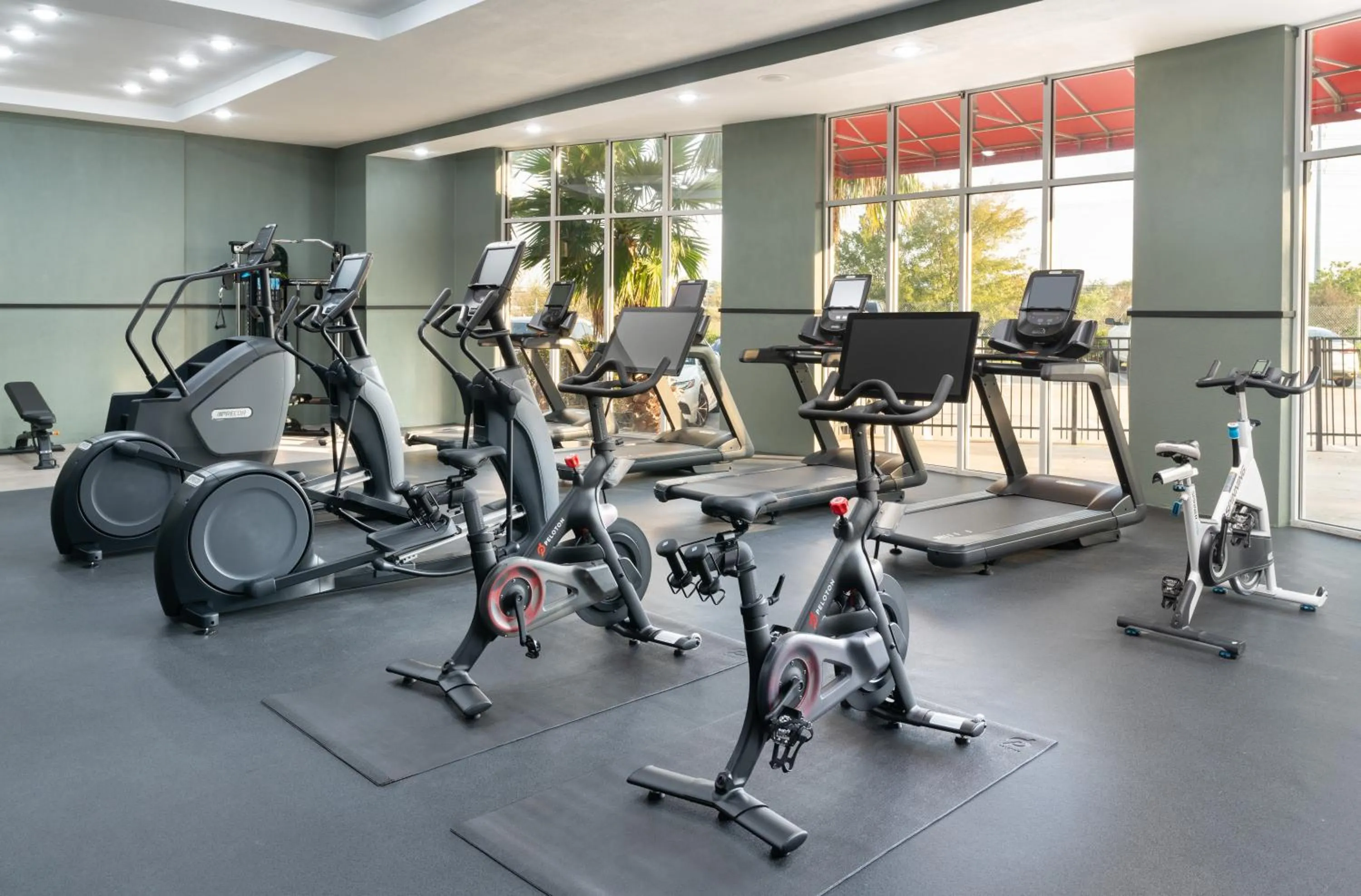 Fitness centre/facilities in DoubleTree by Hilton Houston Westchase