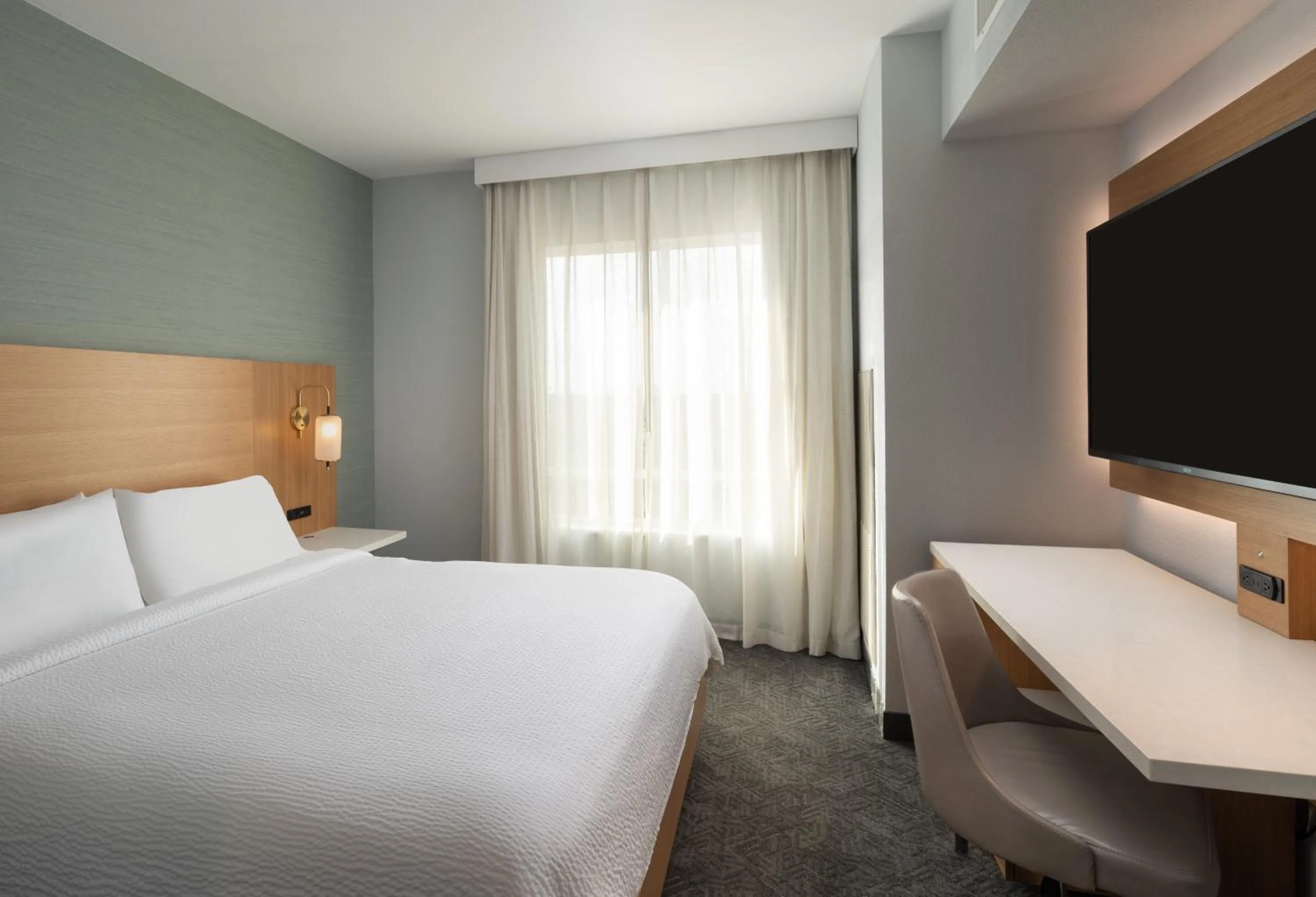 Bed in DoubleTree by Hilton Houston Westchase