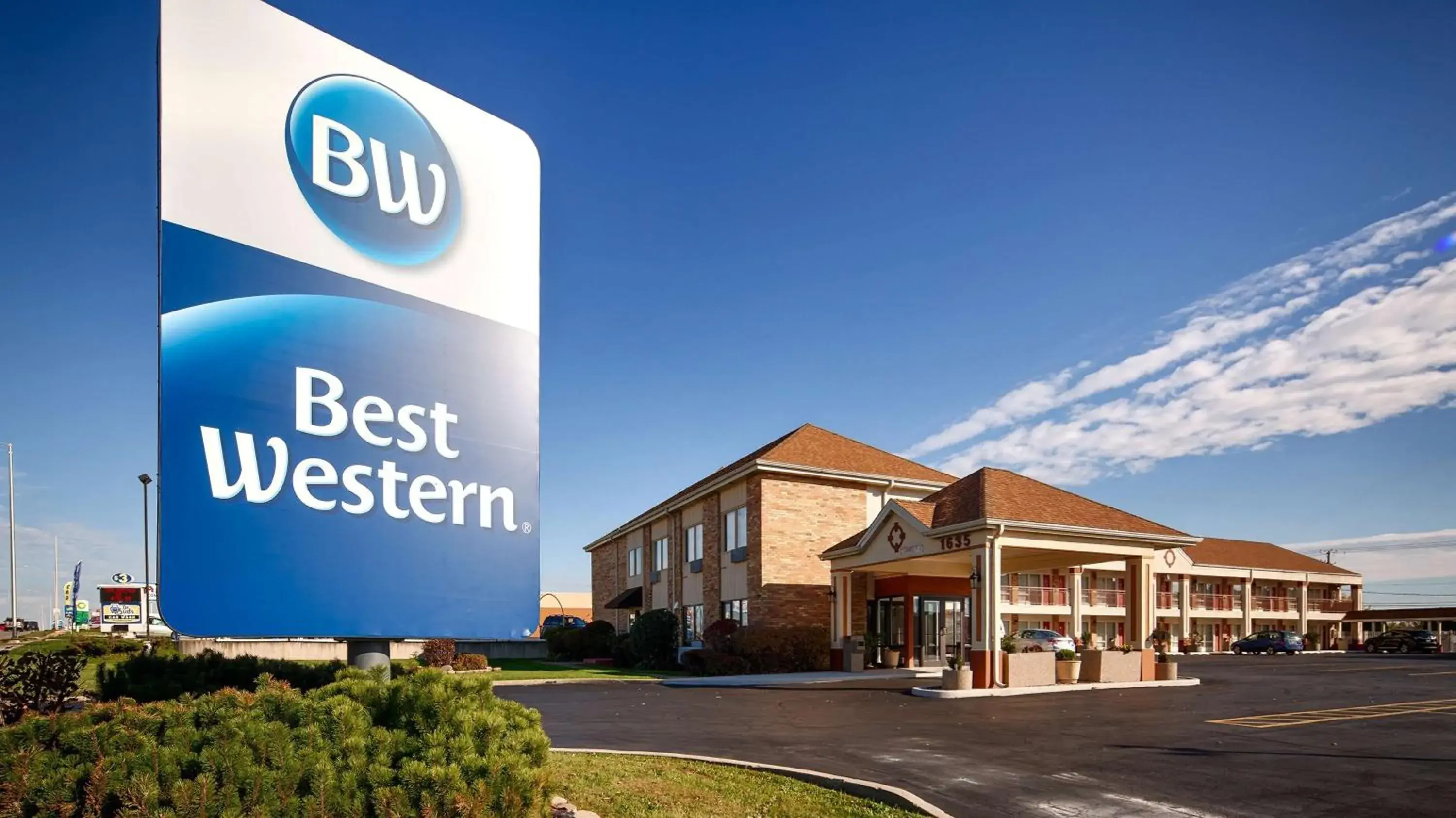 Property building in Best Western Inn of St. Charles Property building in Best Western Inn of St. Charles