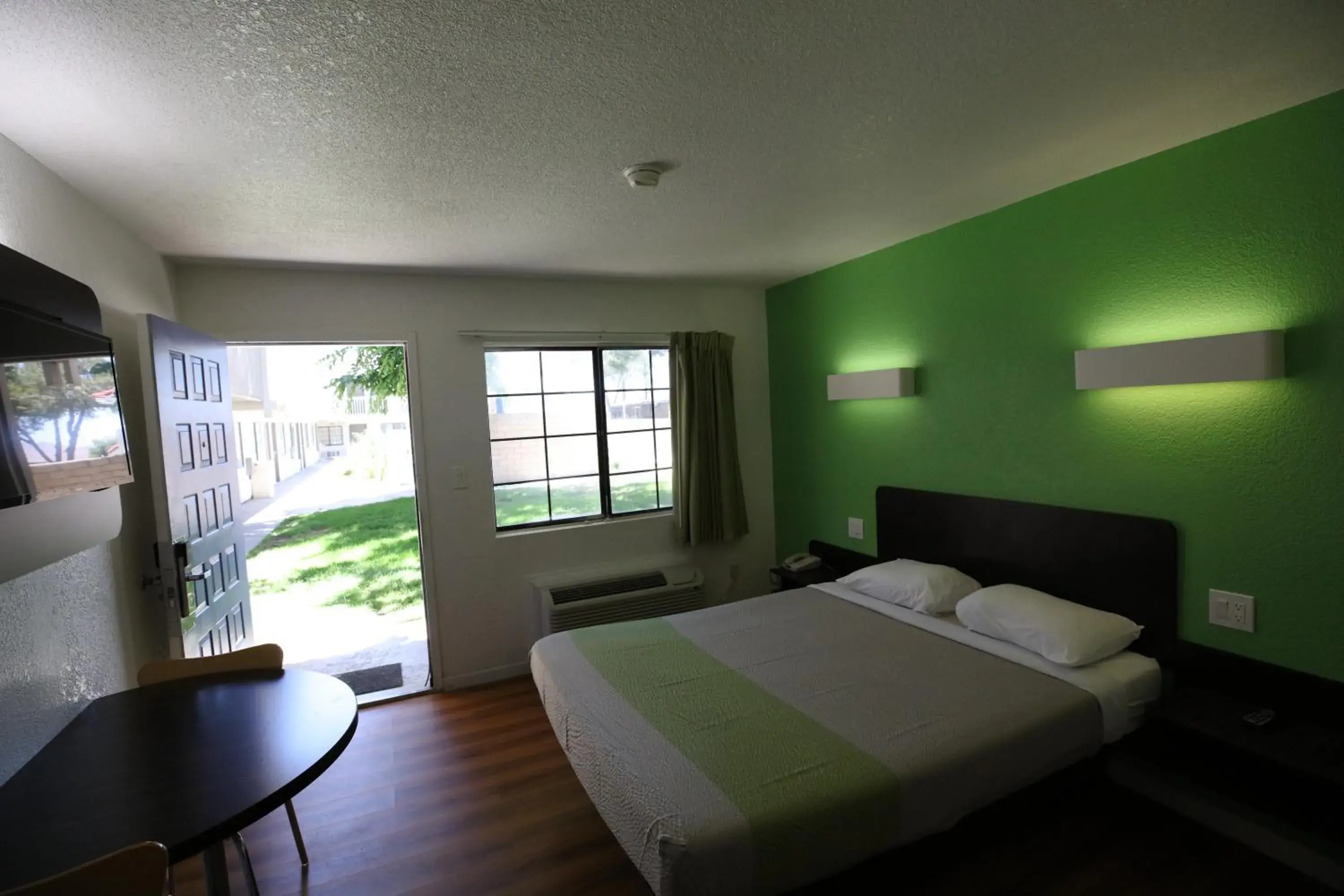 Bed in Motel 6-Barstow, CA Bed in Motel 6-Barstow, CA