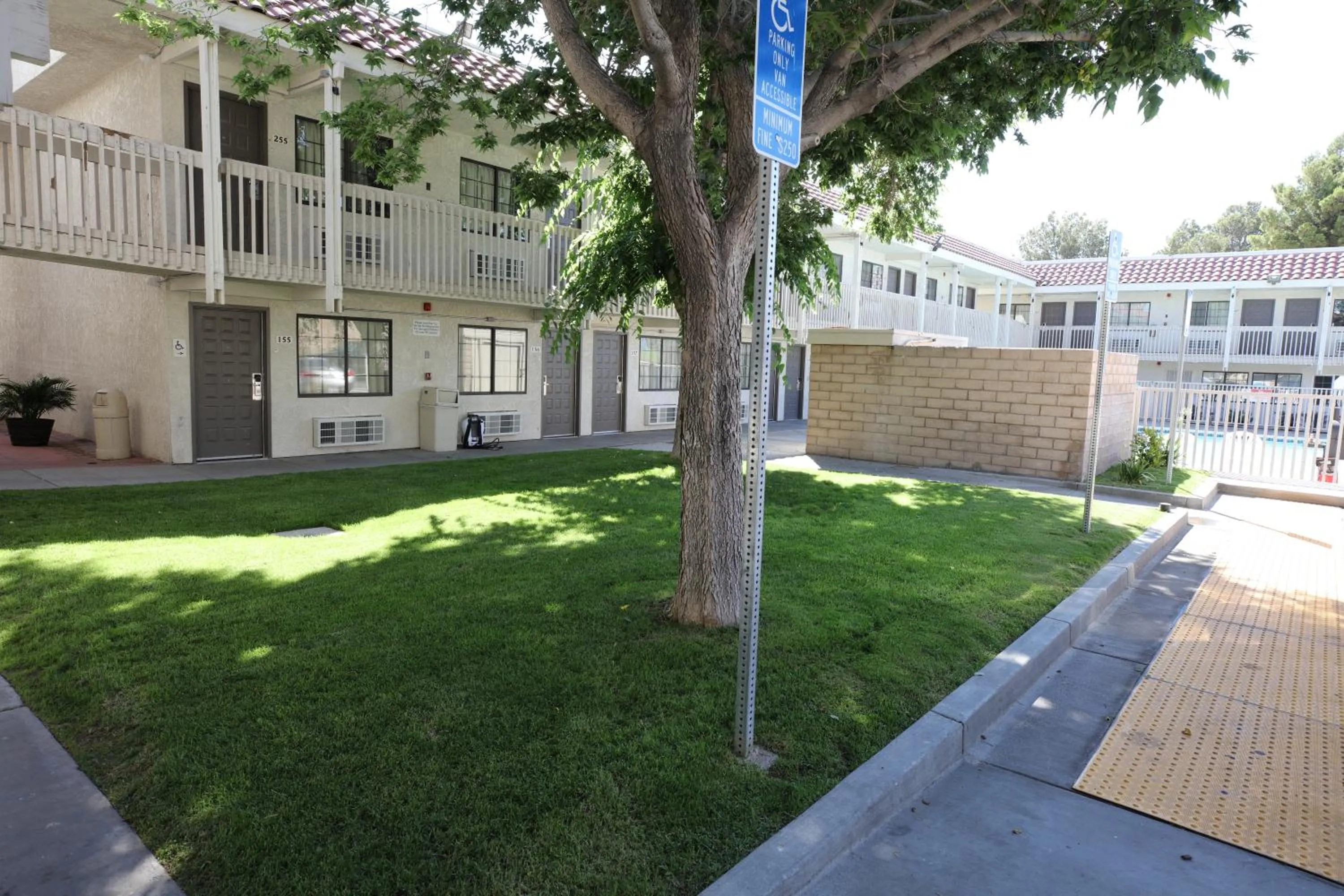 Property building in Motel 6-Barstow, CA