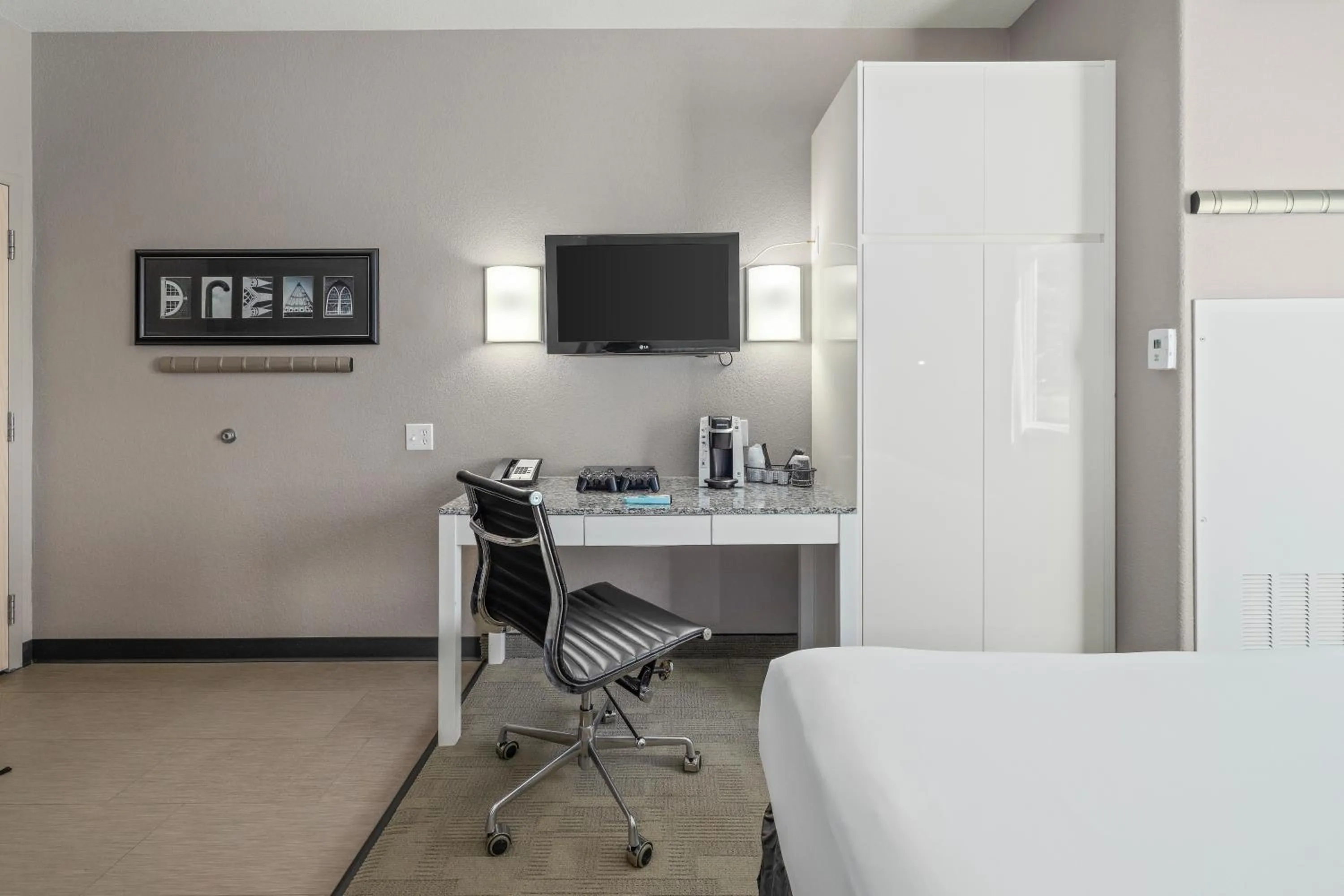 Bed in Home Inn Medicine Hat