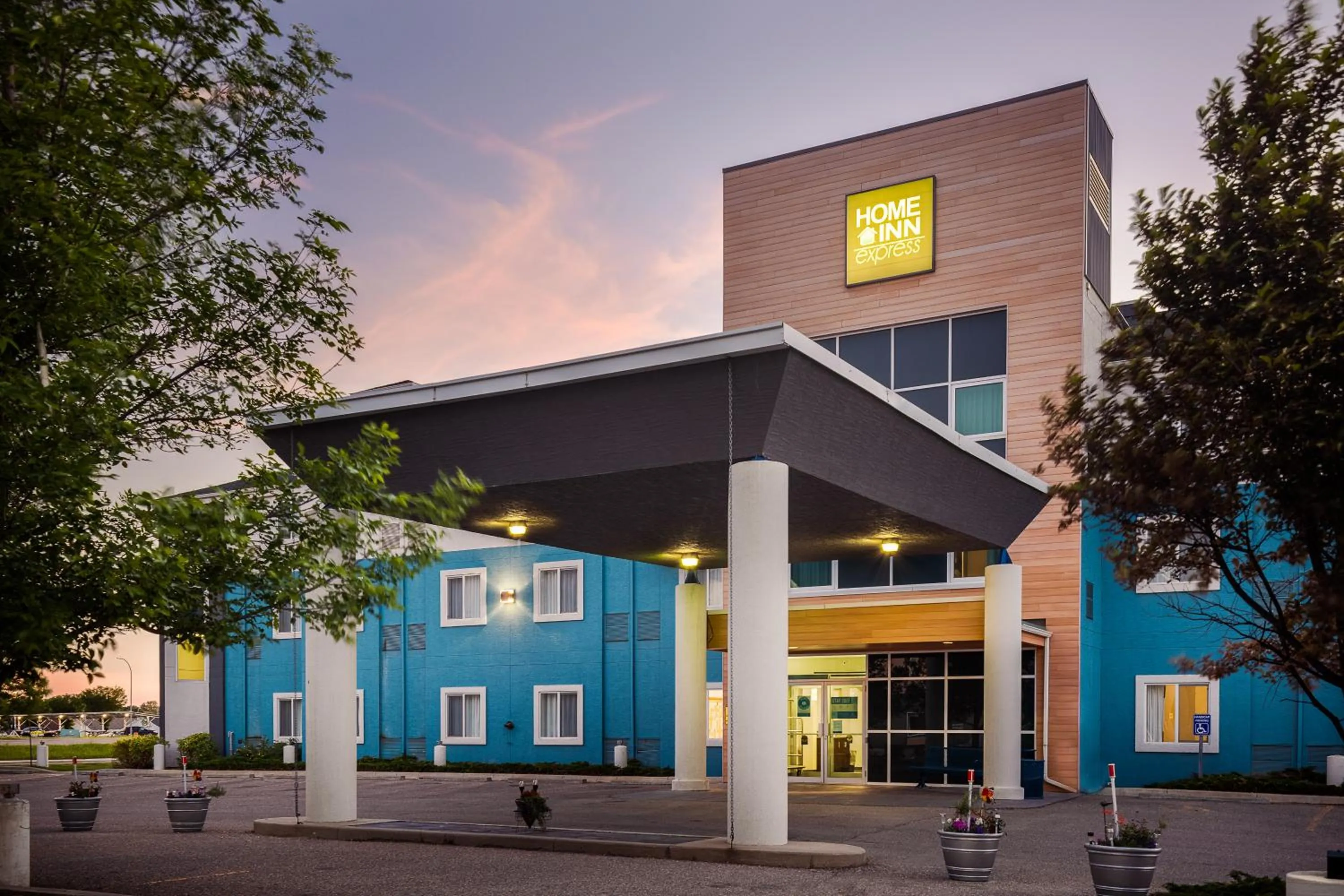 Property building in Home Inn Medicine Hat