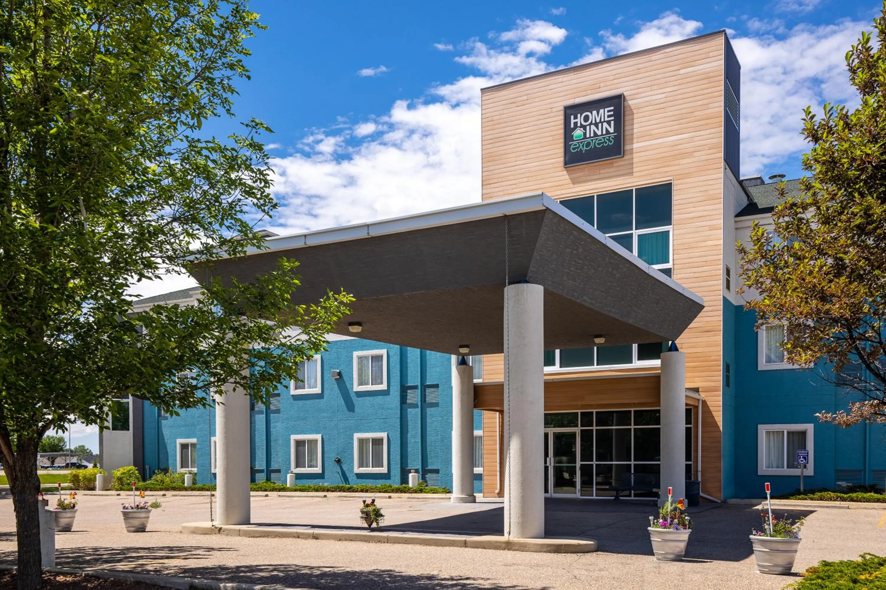 Property building in Home Inn Medicine Hat