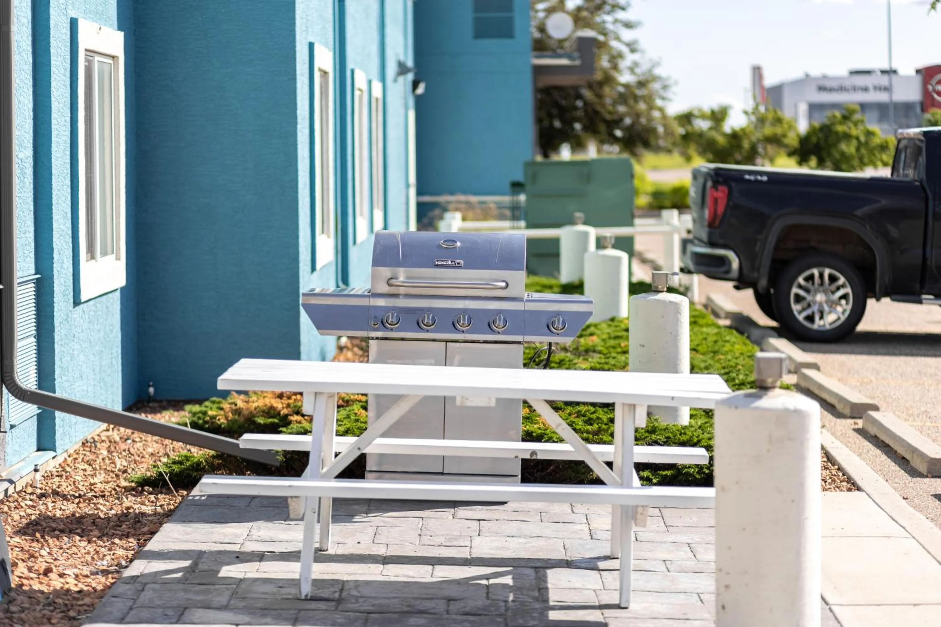 BBQ facilities in Home Inn Medicine Hat