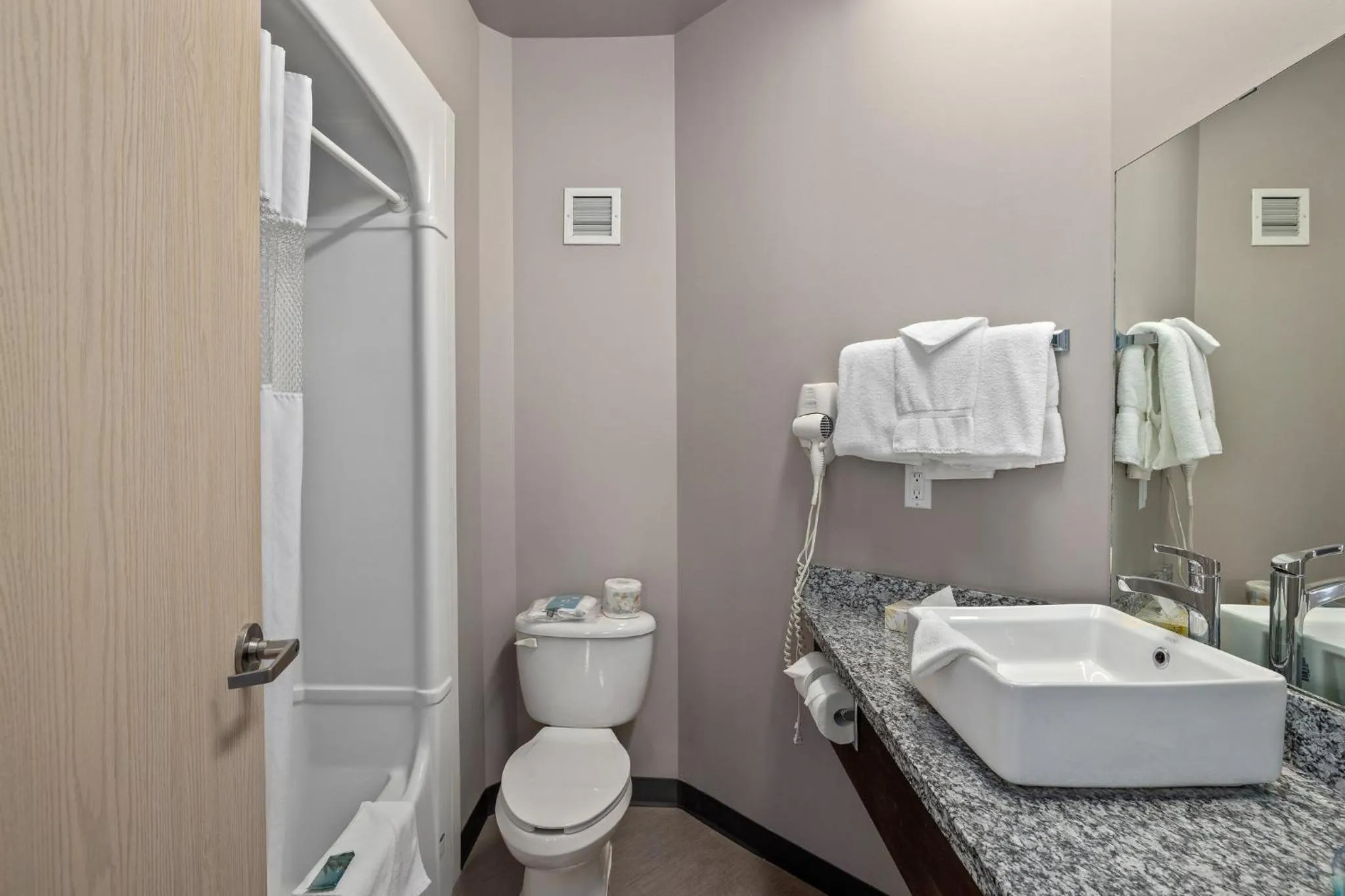 Photo of the whole room in Prairie Crest Medicine Hat by IHG