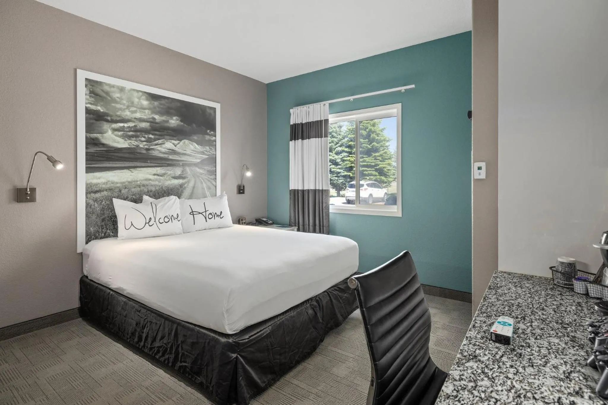 Photo of the whole room, Bed in Prairie Crest Medicine Hat by IHG