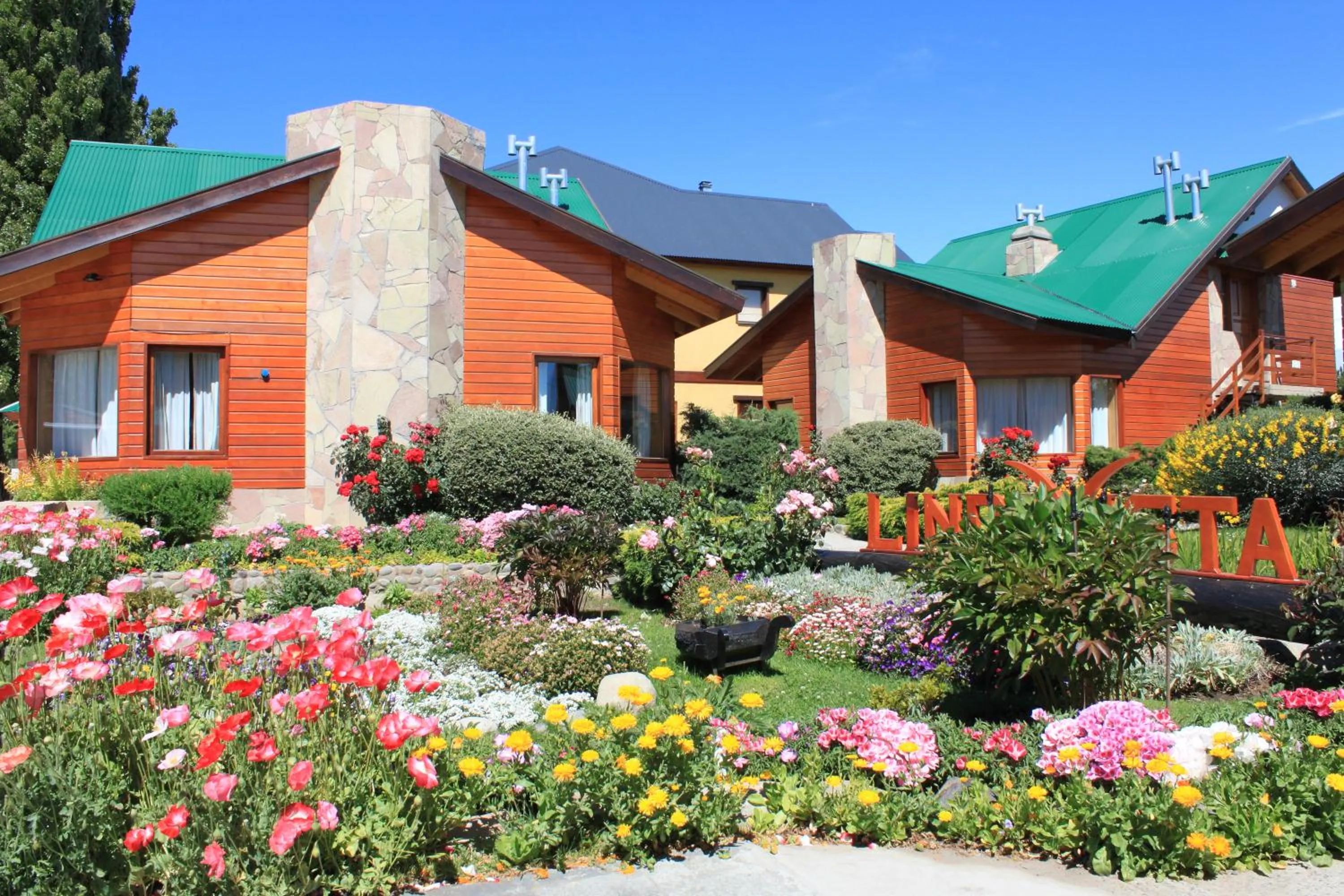 Facade/entrance in Linda Vista Apart Hotel