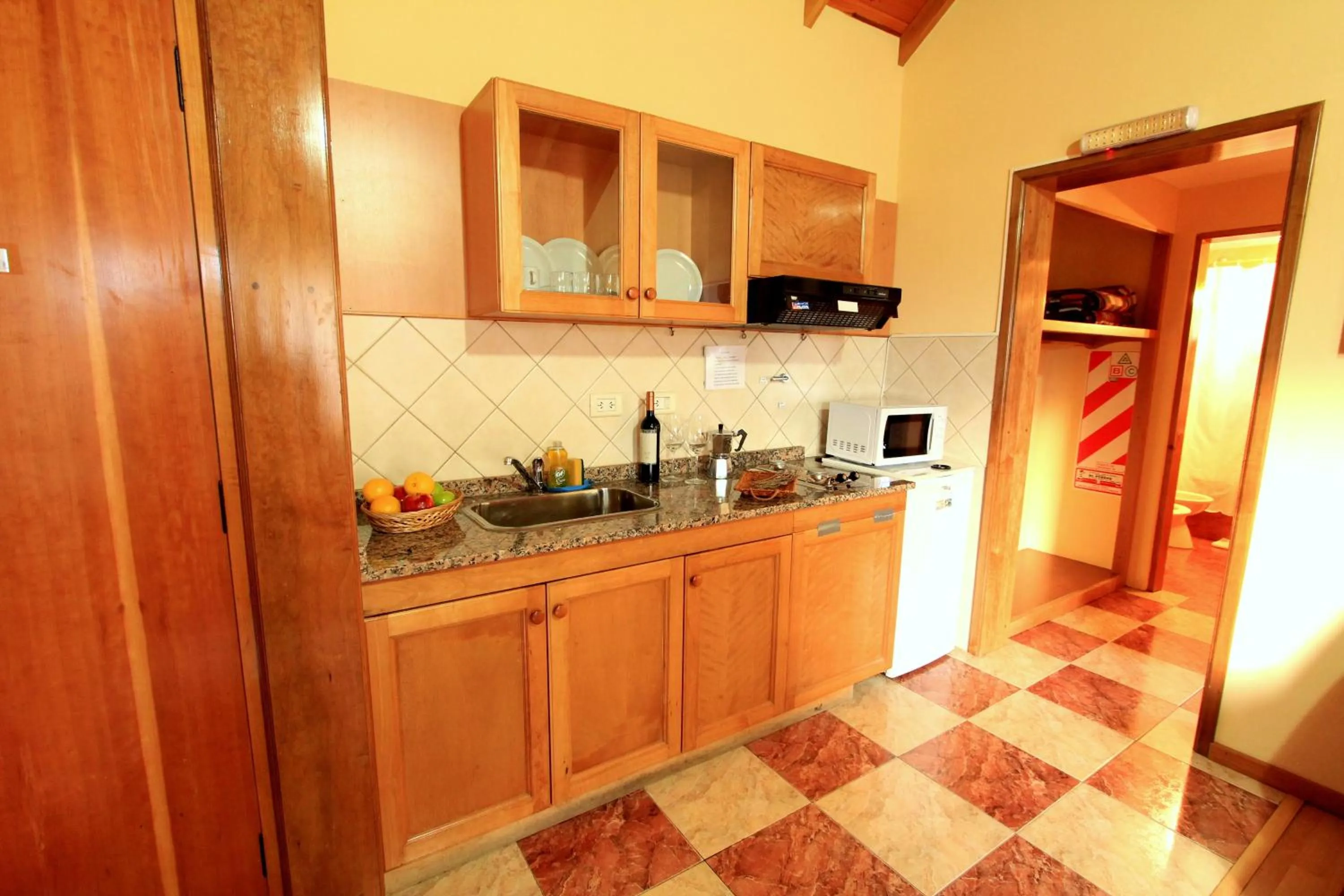 Kitchen or kitchenette in Linda Vista Apart Hotel