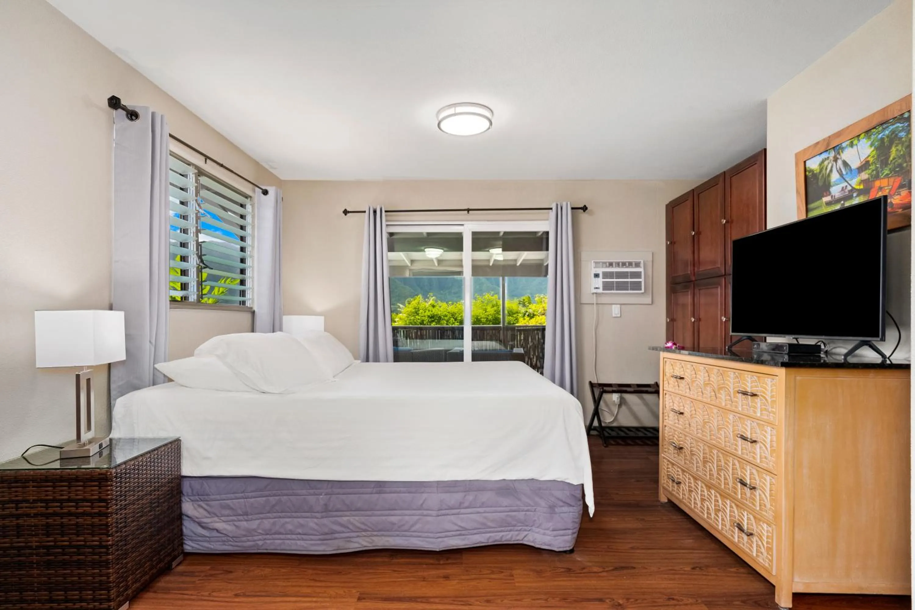 Bed in Paradise Bay Resort