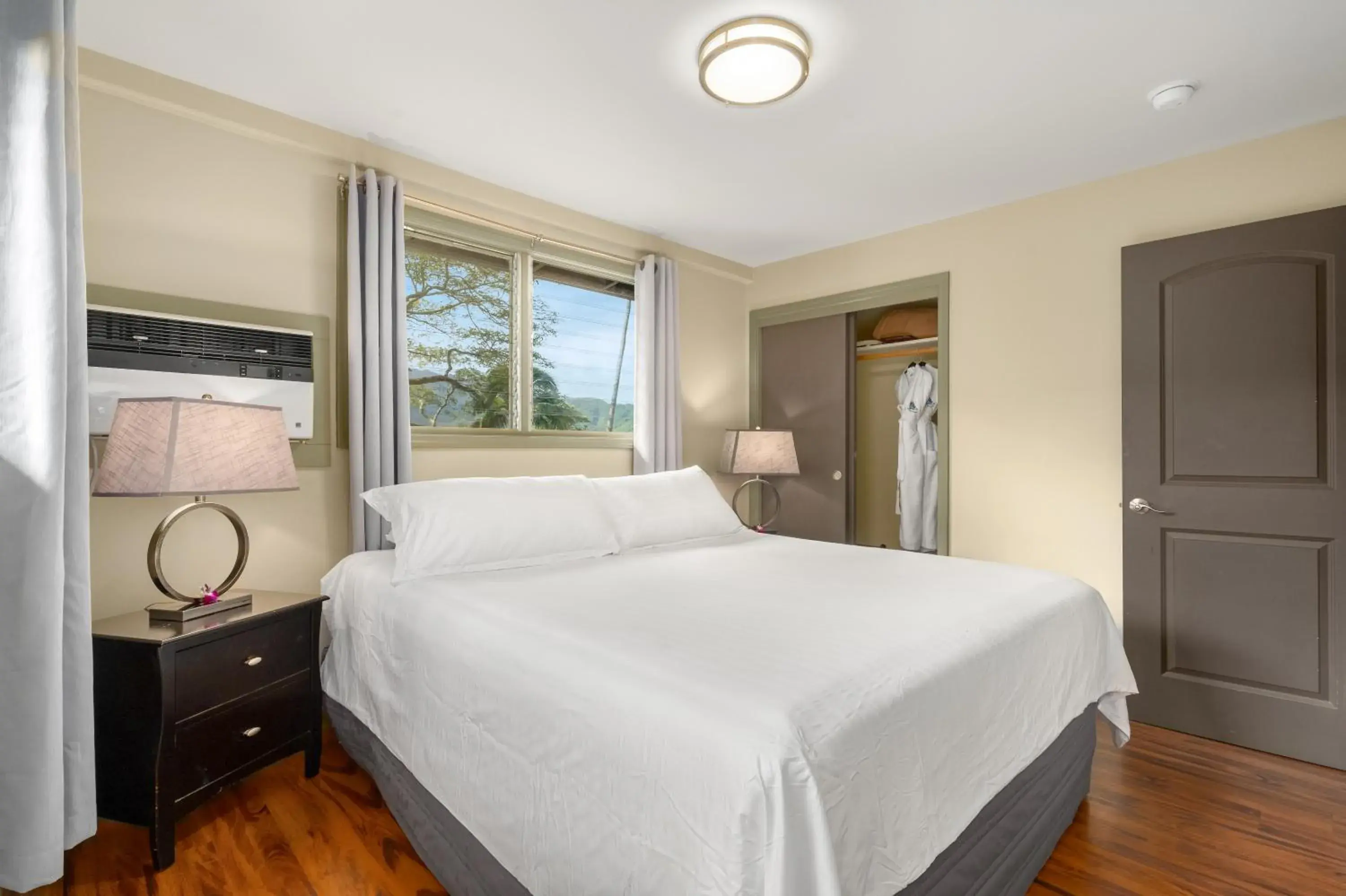 Bed in Paradise Bay Resort Bed in Paradise Bay Resort