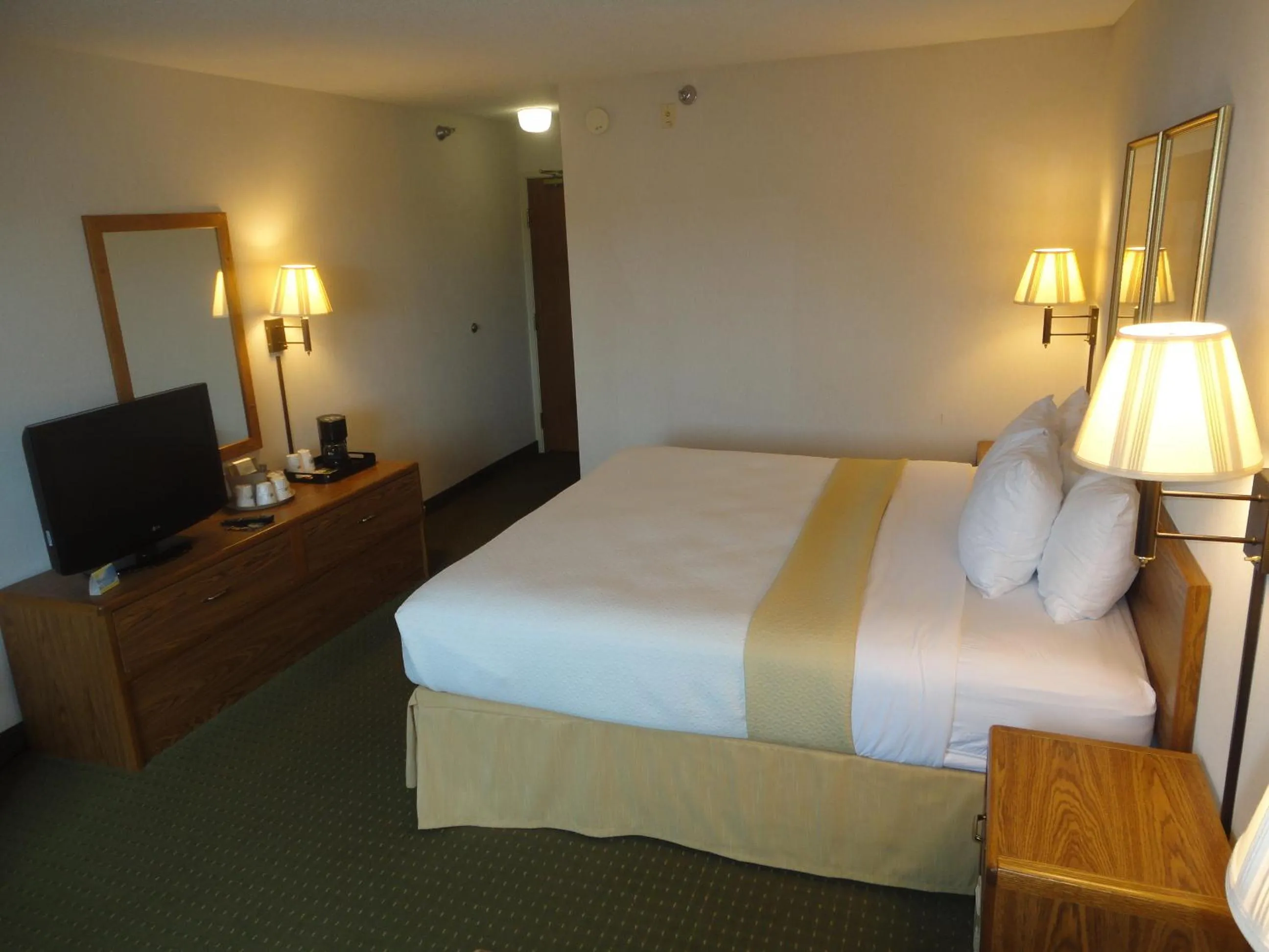 Bed in Days Inn by Wyndham Rapid City