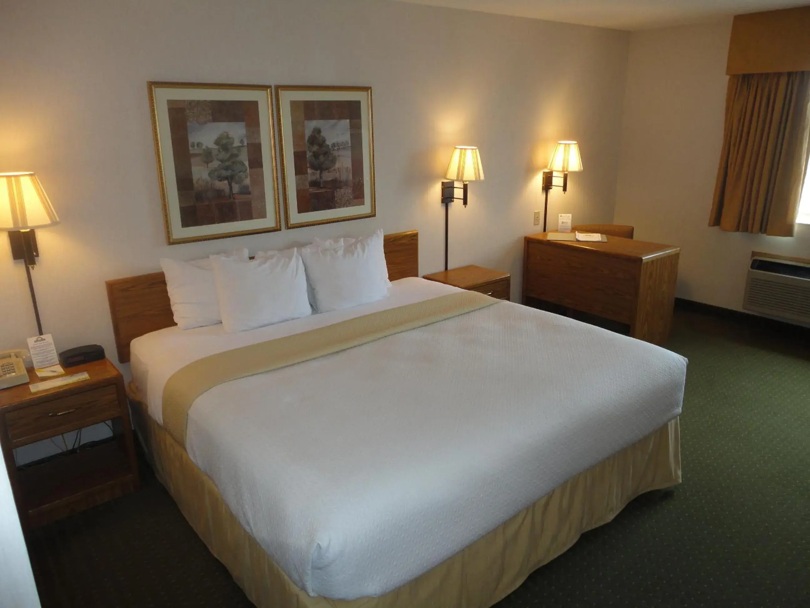 Queen Room - Disability Access/Non-Smoking in Days Inn by Wyndham Rapid City Queen Room - Disability Access/Non-Smoking in Days Inn by Wyndham Rapid City