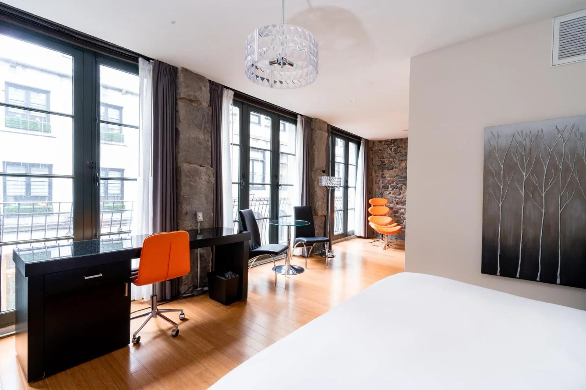 Photo of the whole room, Bed in Le Petit Hôtel Vieux-Montréal - Saint-Paul by Gray Collection